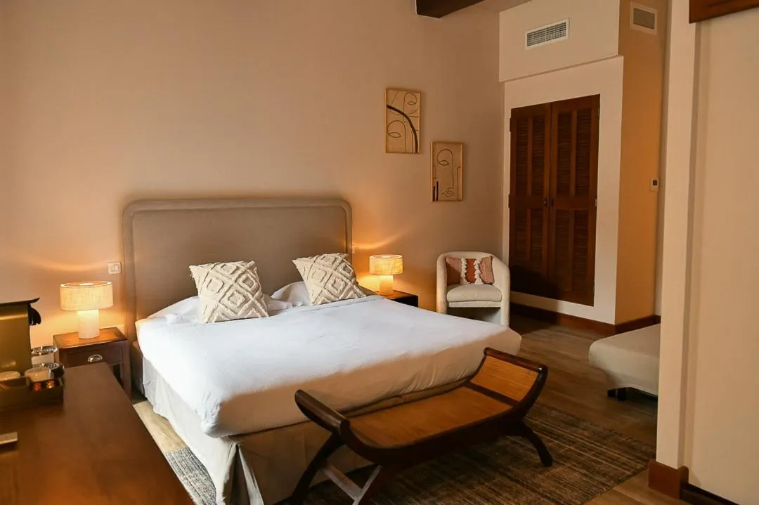 Photo of the whole room, Bed in Mas des Comtes de Provence