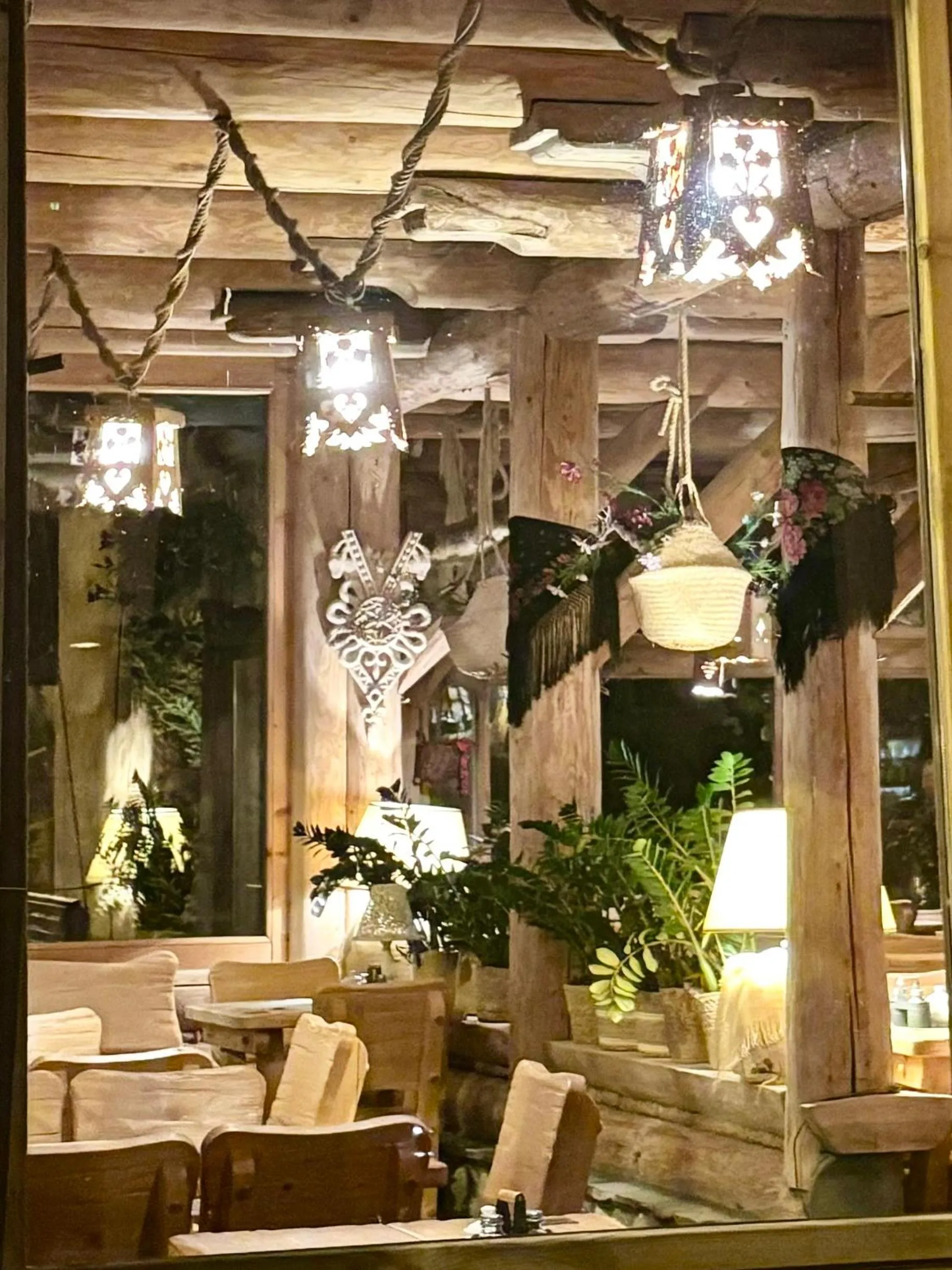 ZAJAZD BIAŁCZAŃSKI Dom Wypoczynkowy Restauracja blisko Stoków Narciarskich