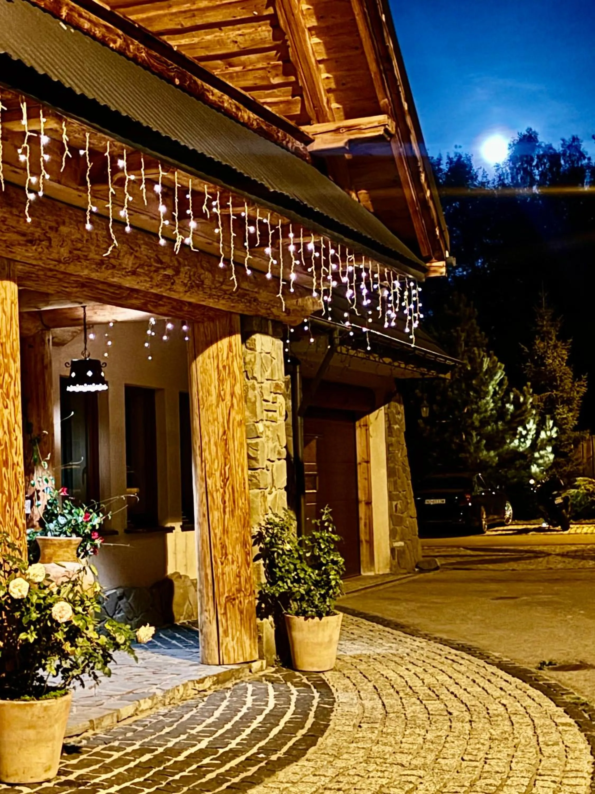 ZAJAZD BIAŁCZAŃSKI Dom Wypoczynkowy Restauracja blisko Stoków Narciarskich