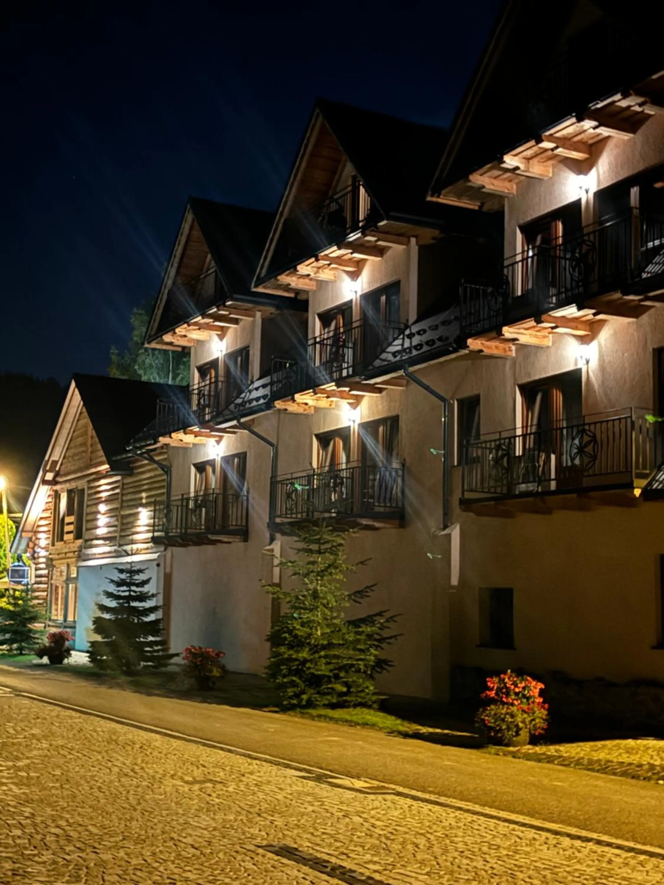 ZAJAZD BIAŁCZAŃSKI Dom Wypoczynkowy Restauracja blisko Stoków Narciarskich