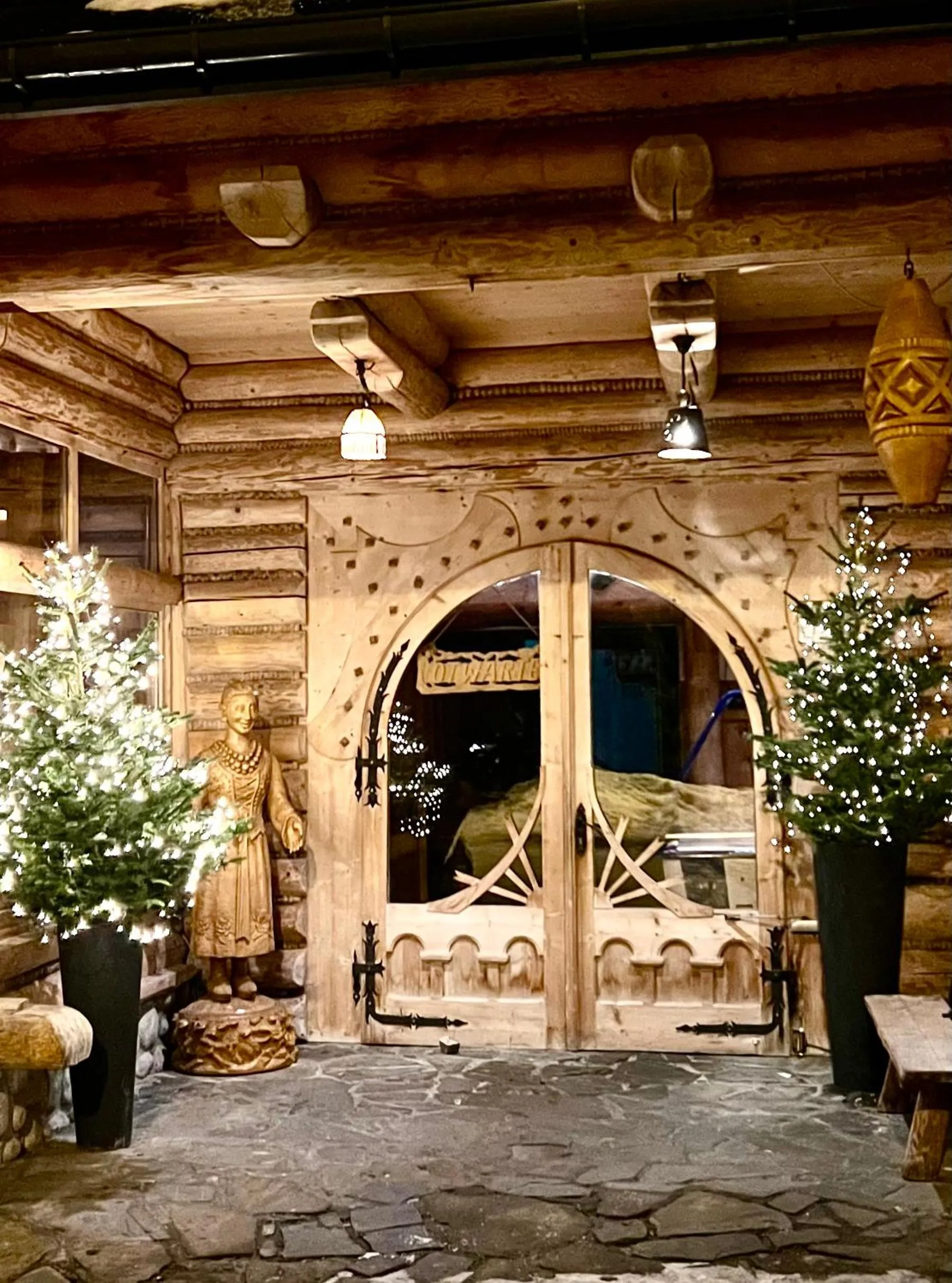 ZAJAZD BIAŁCZAŃSKI Dom Wypoczynkowy Restauracja blisko Stoków Narciarskich