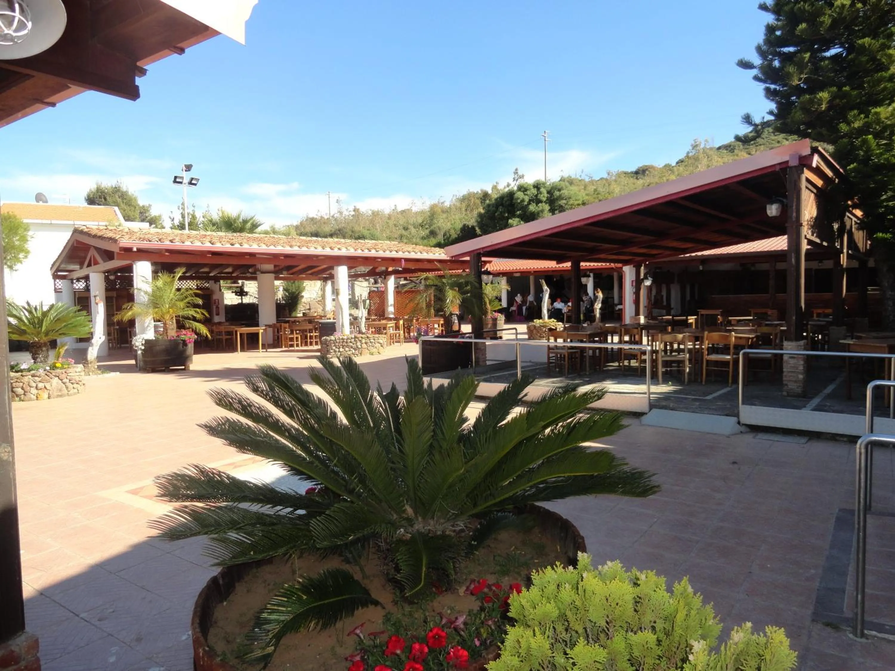 Patio in Albergo Hotel Villaggio Ristorante Tanit