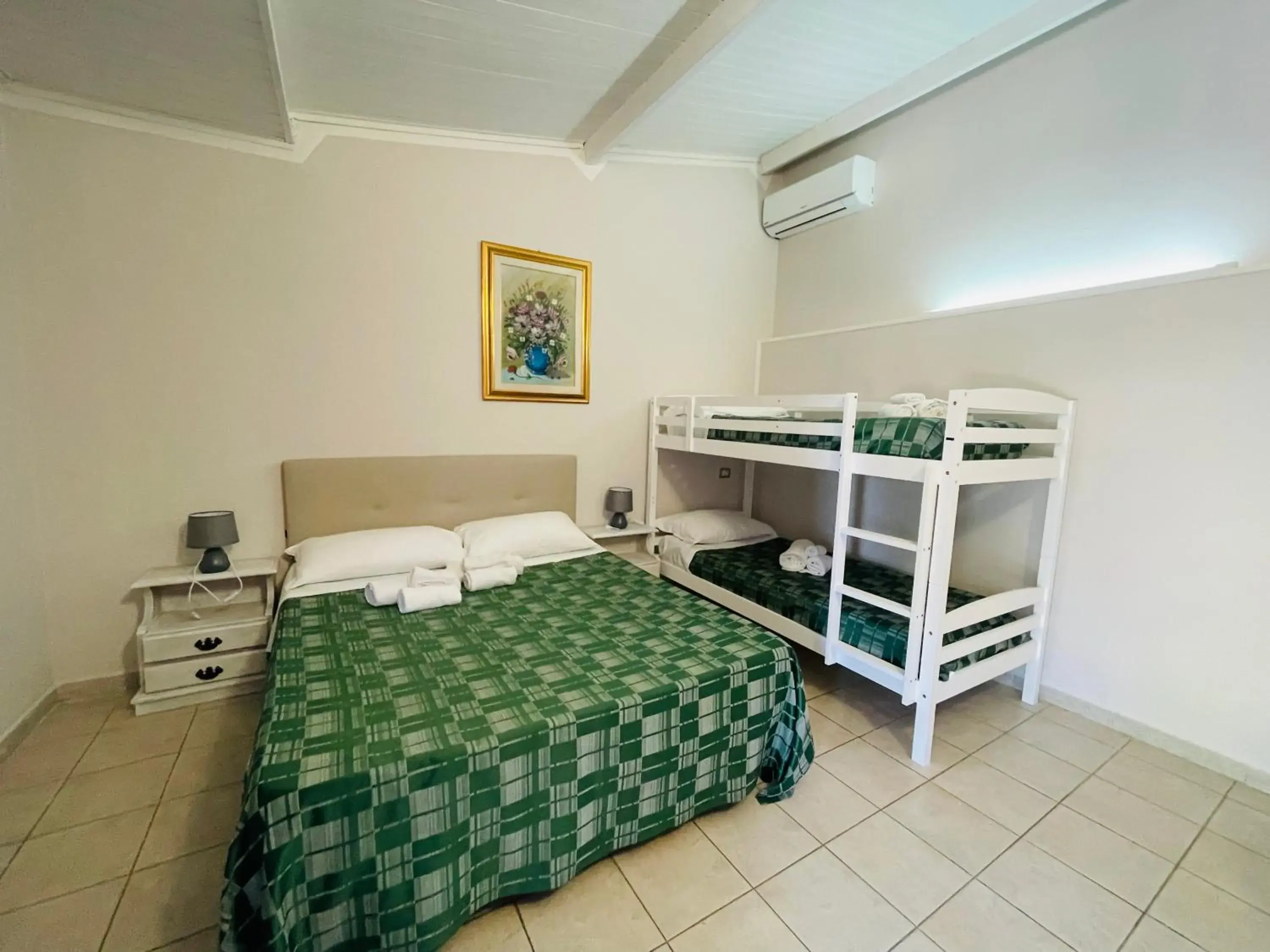 Triple Room in Albergo Hotel Villaggio Ristorante Tanit Triple Room in Albergo Hotel Villaggio Ristorante Tanit