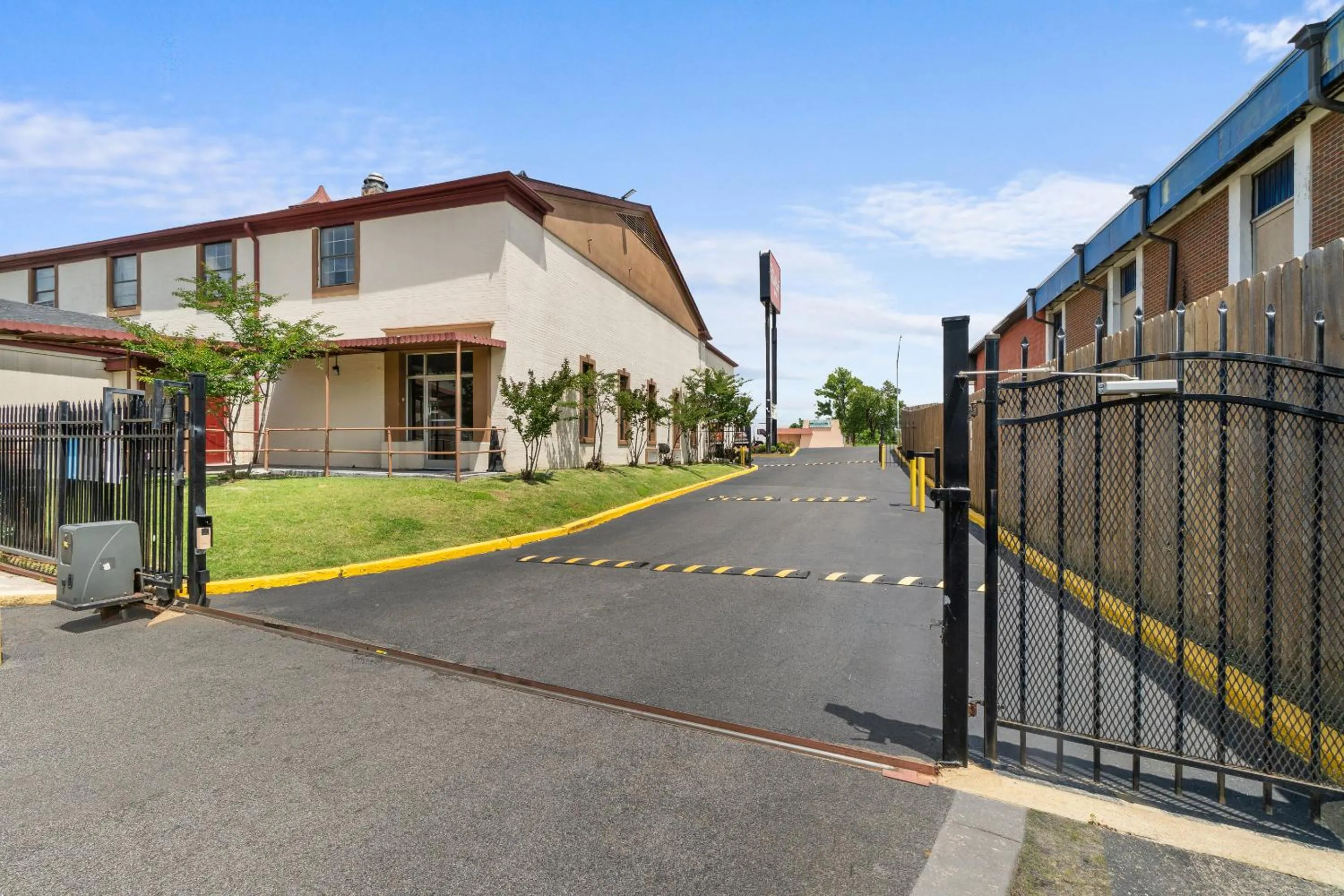 Property building in Red Roof Inn Memphis - Graceland Airport