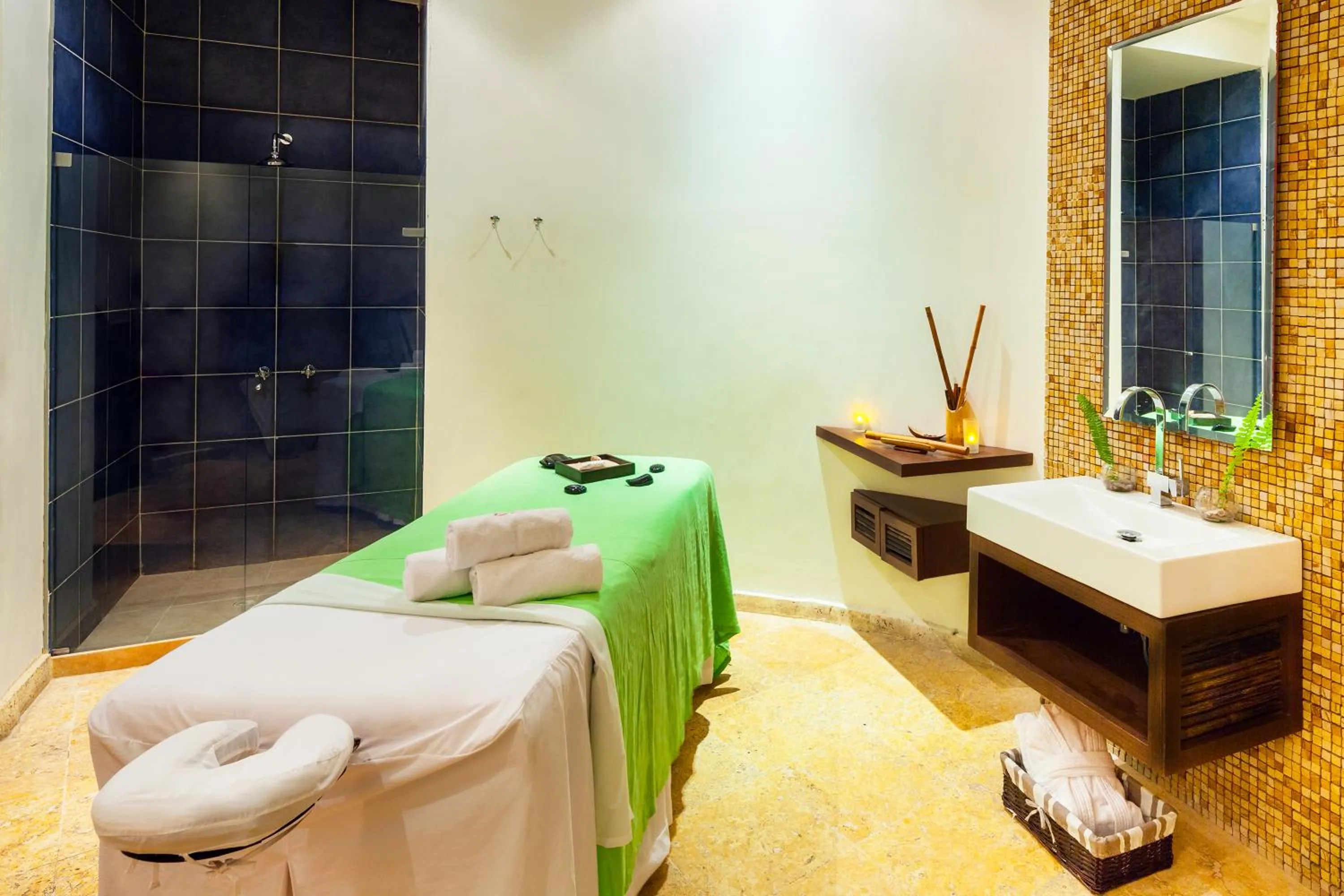 Massage, Bed in Decameron Barú - All Inclusive