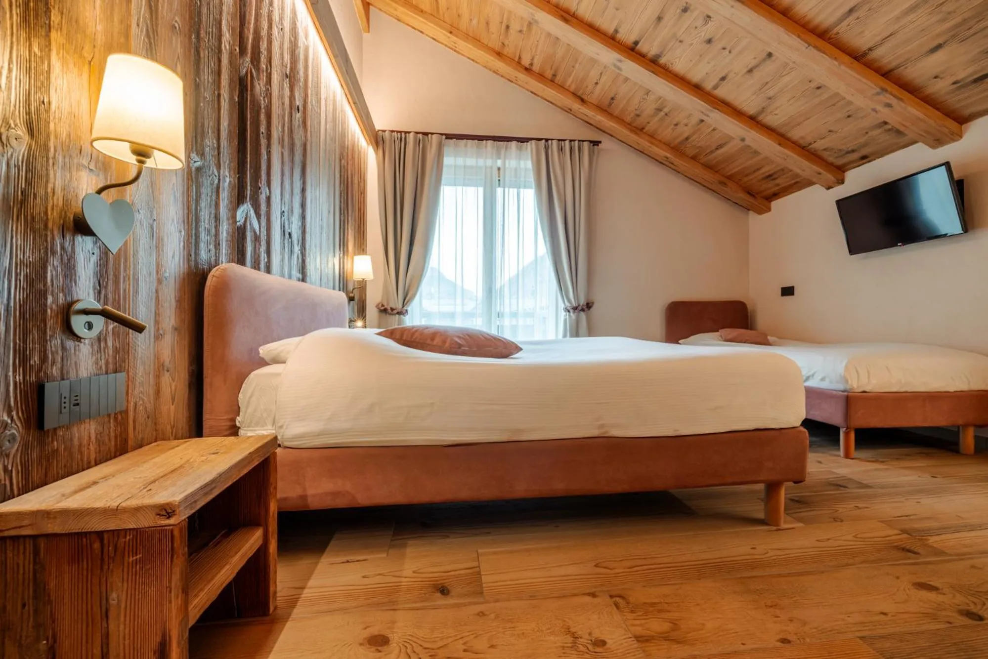 Bedroom, Bed in Hotel La Montanina