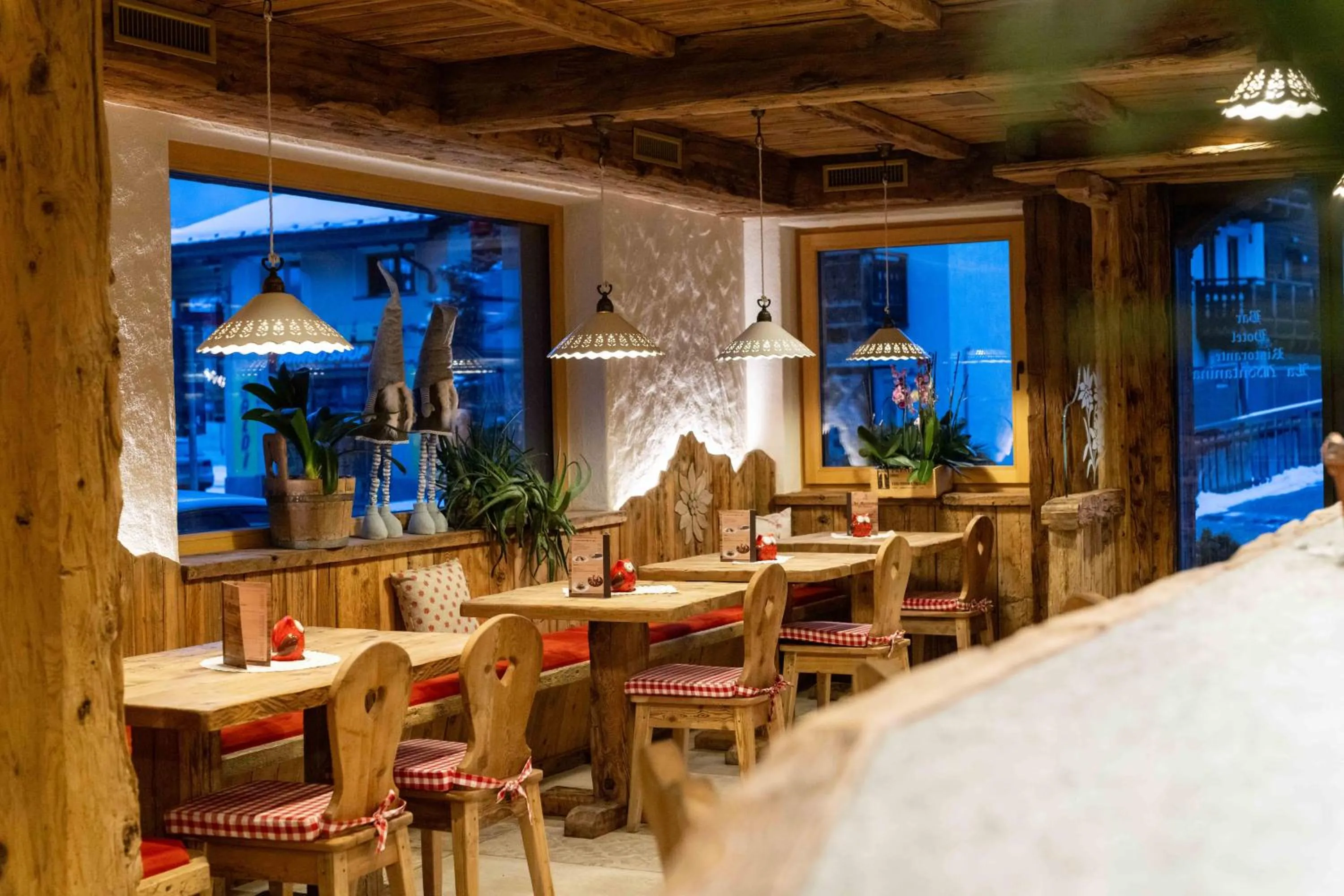 Lounge or bar in Hotel La Montanina