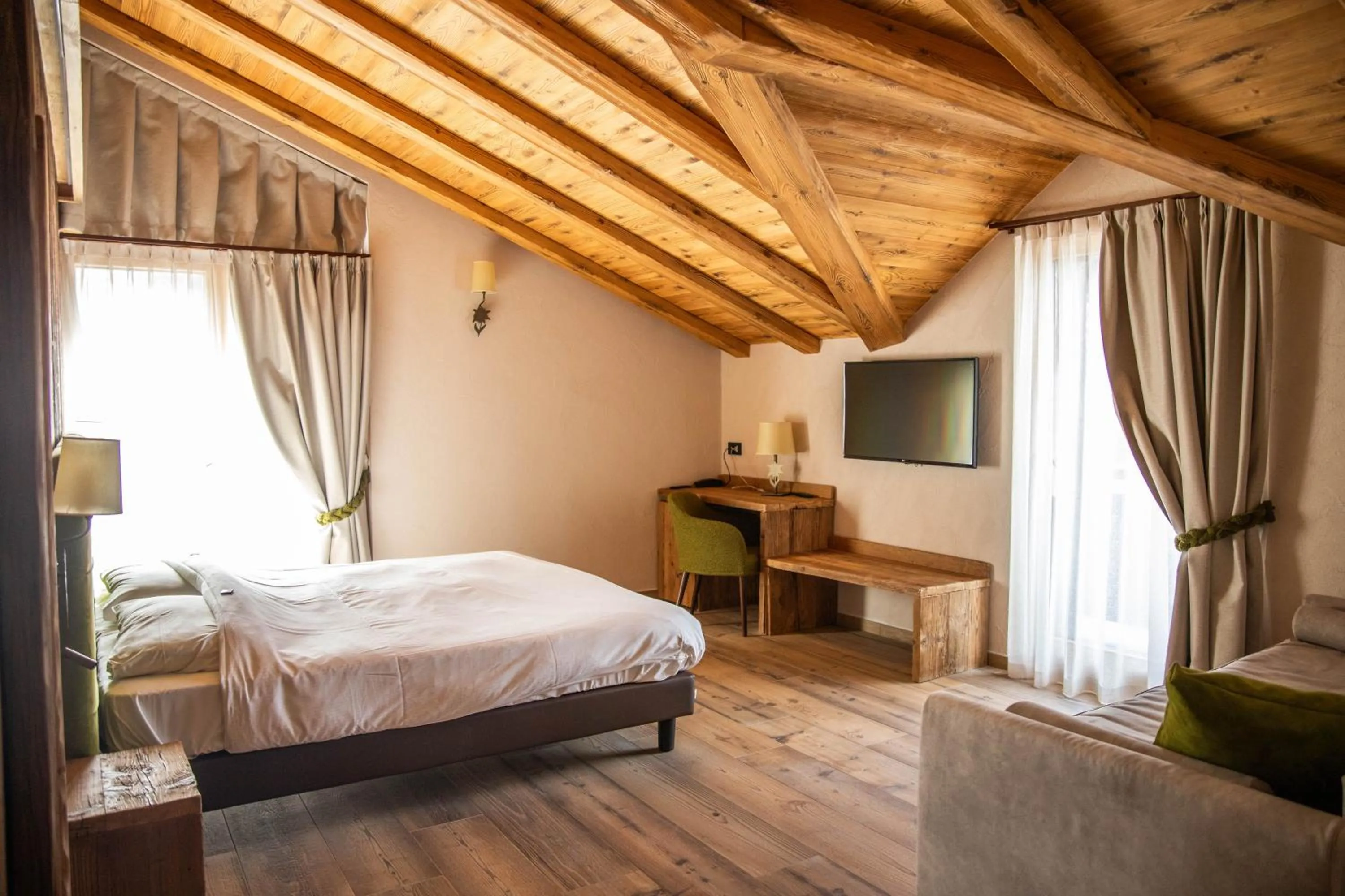 Bedroom, Bed in Hotel La Montanina