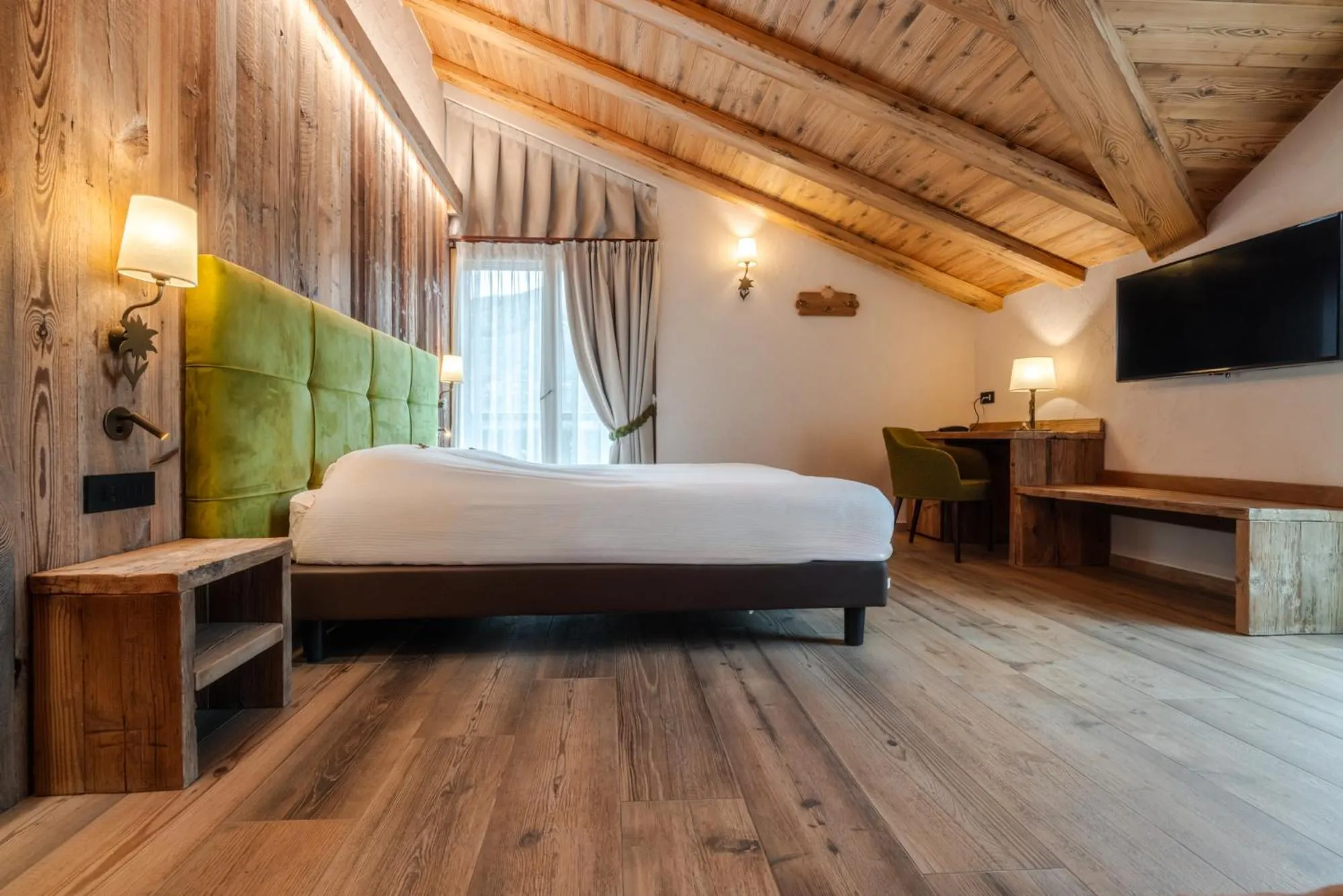 Bedroom, Bed in Hotel La Montanina