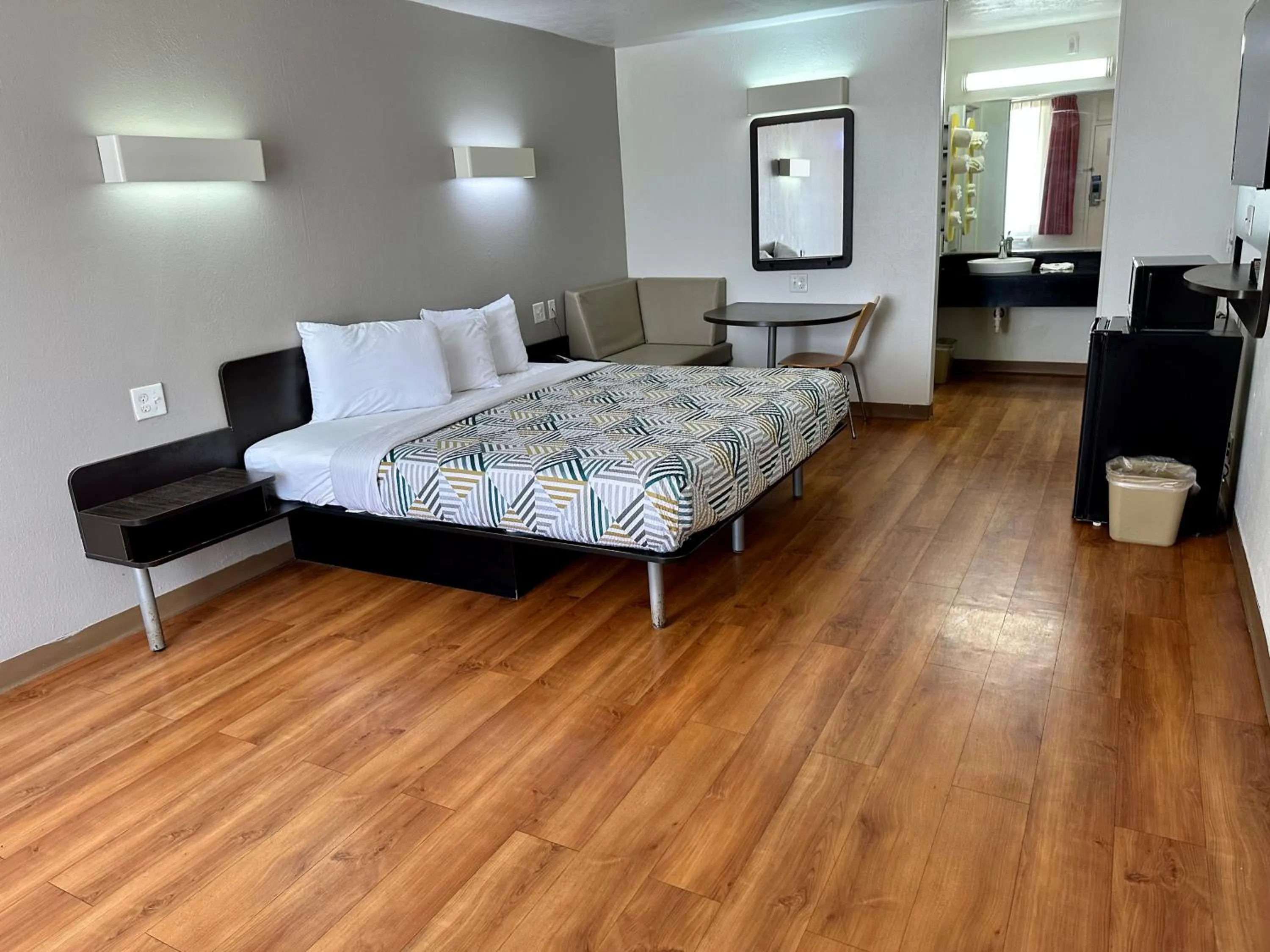 Bed in Motel 6-West Monroe, LA