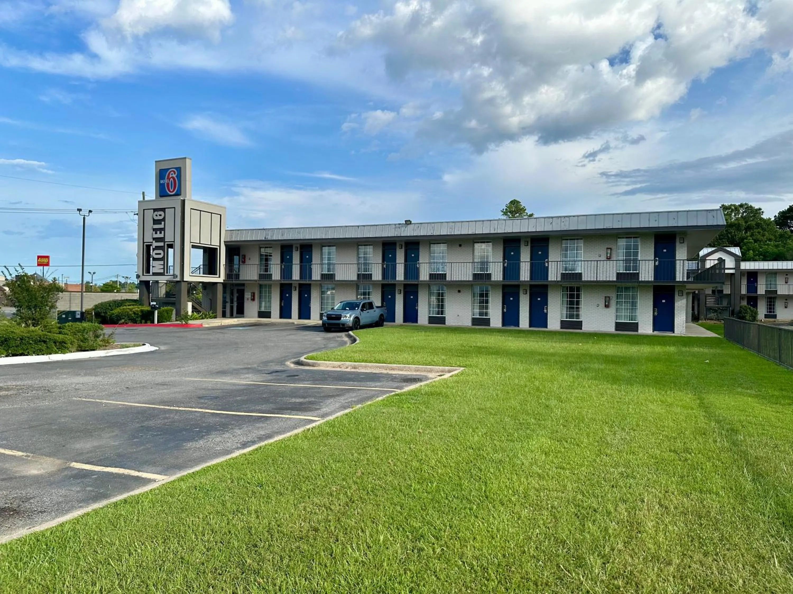 Property building in Motel 6-West Monroe, LA