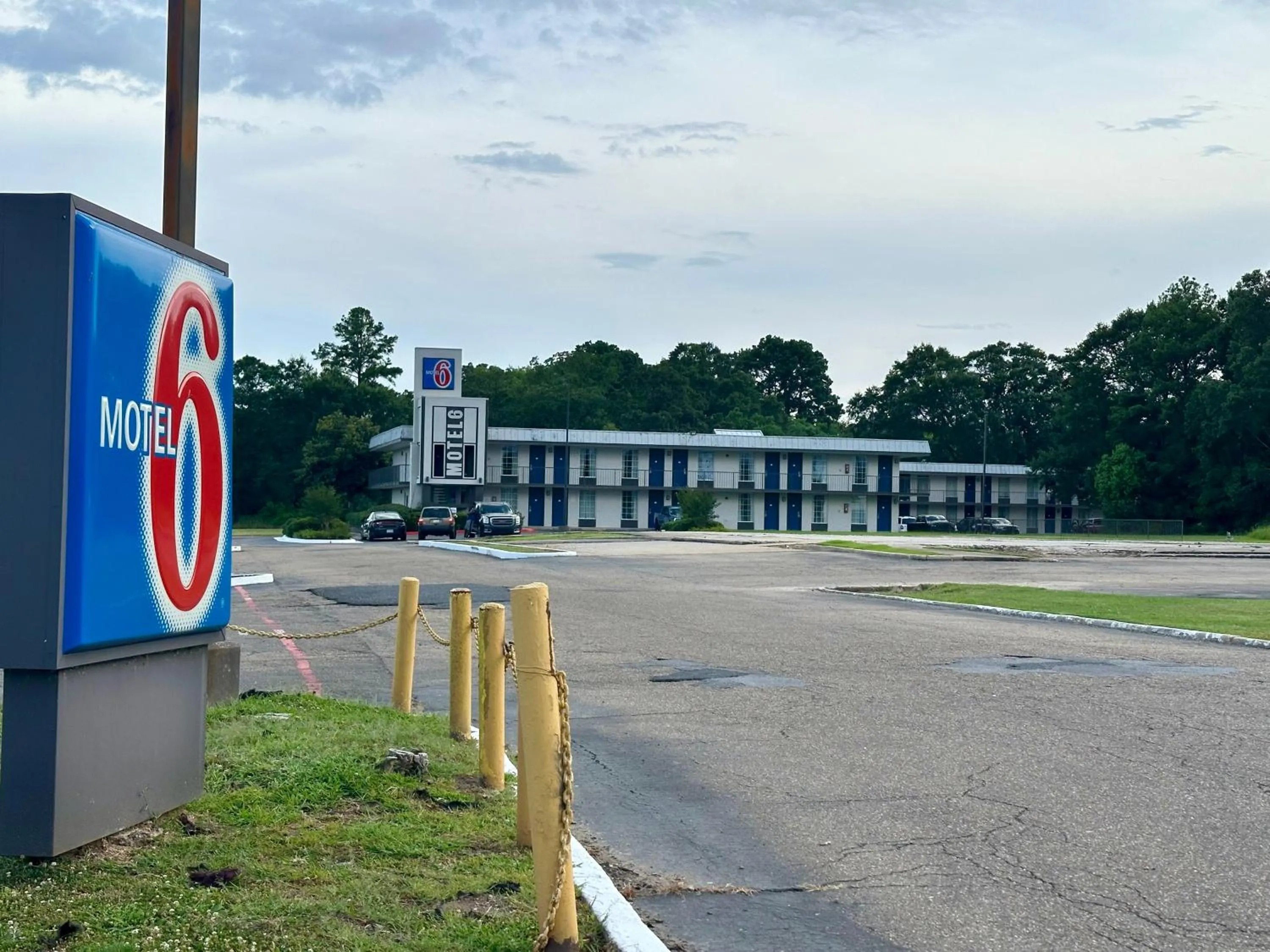 Property building in Motel 6-West Monroe, LA