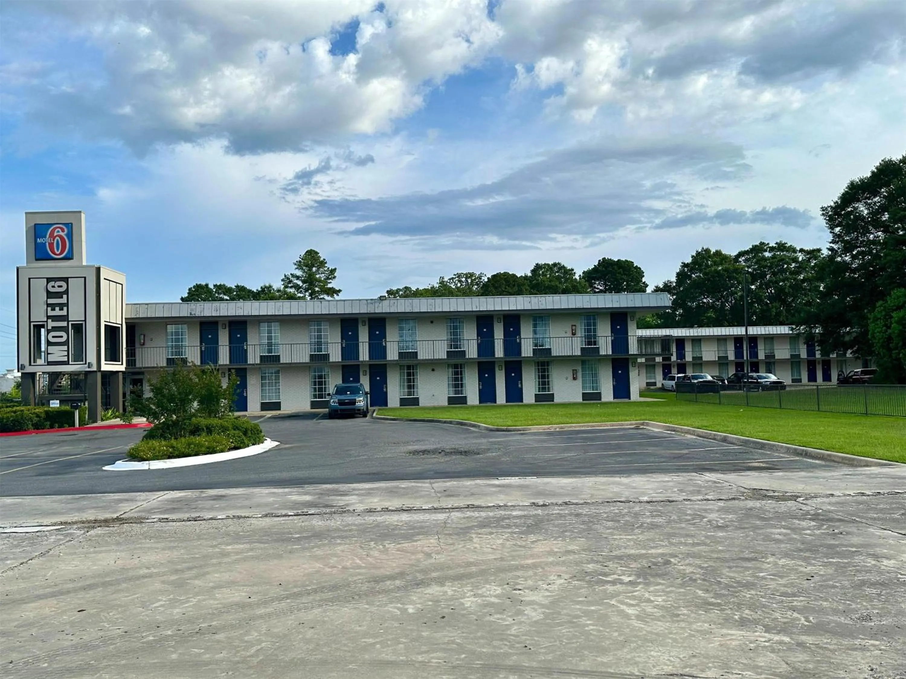 Property building in Motel 6-West Monroe, LA