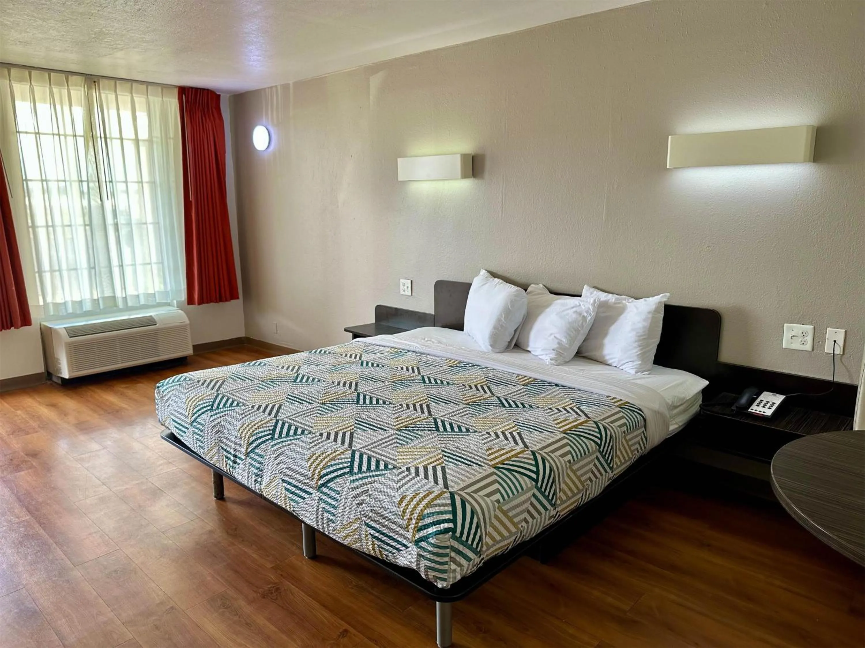 Bedroom, Bed in Motel 6-West Monroe, LA