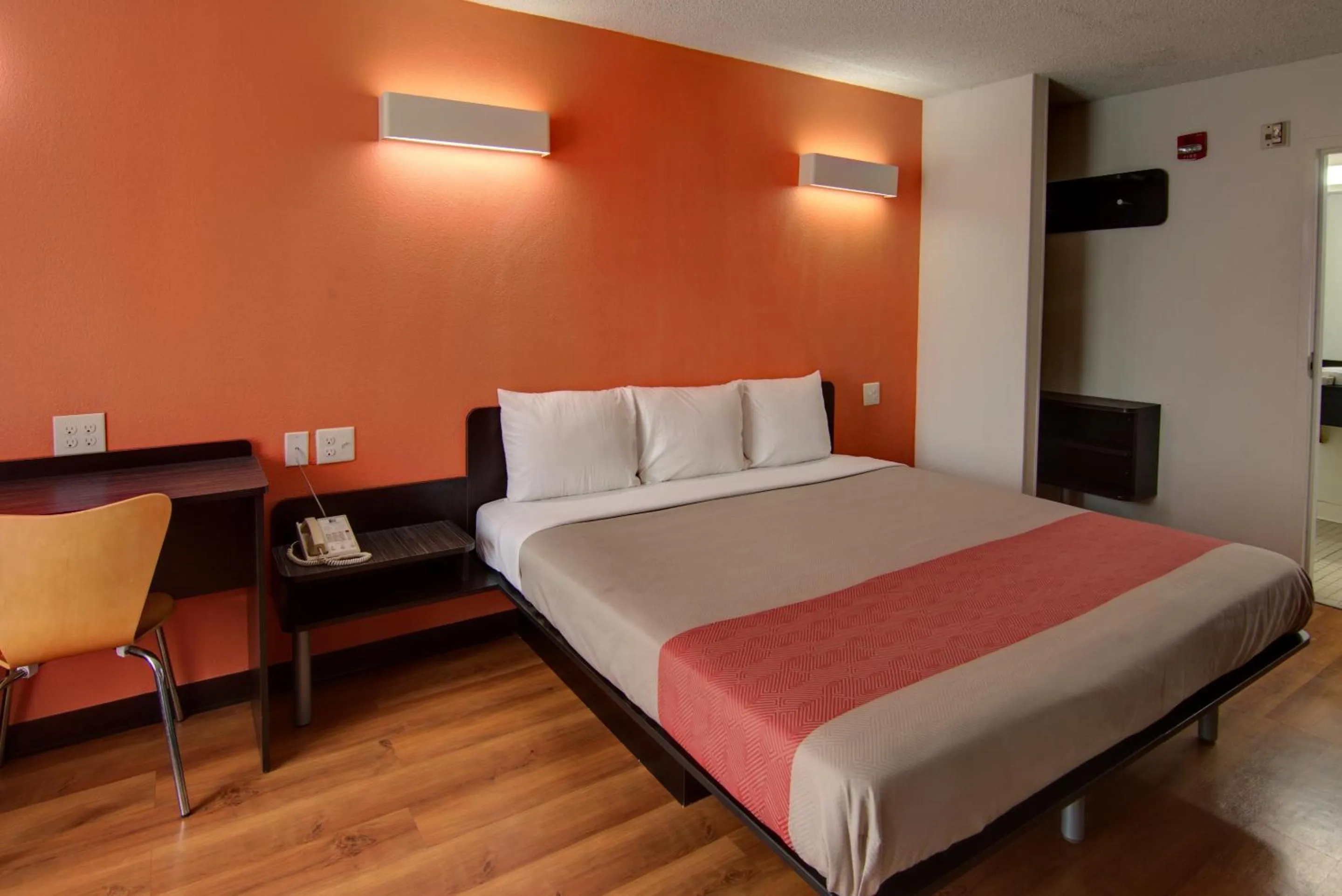 King Room - Disability Access - Smoking in Motel 6-West Monroe, LA