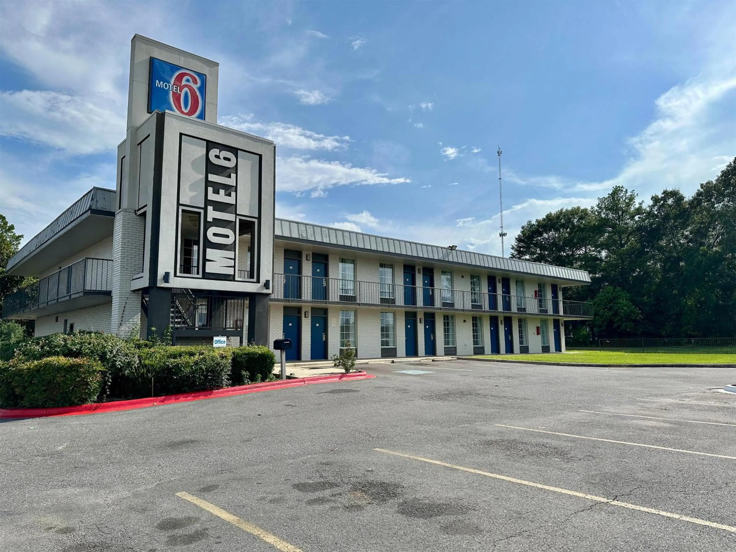 Property building in Motel 6-West Monroe, LA