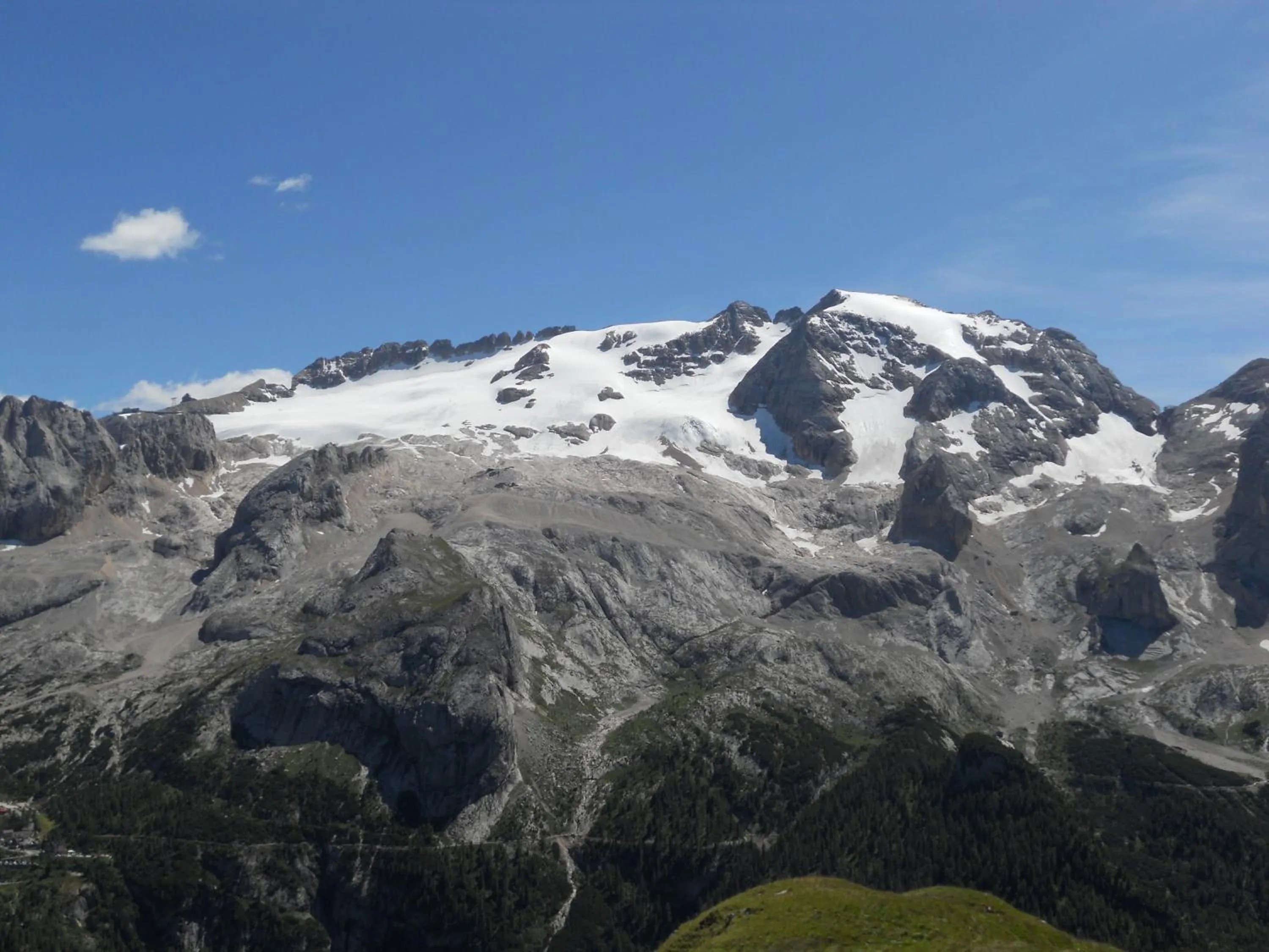 Natural landscape in Hotel Garnì Il Cirmolo