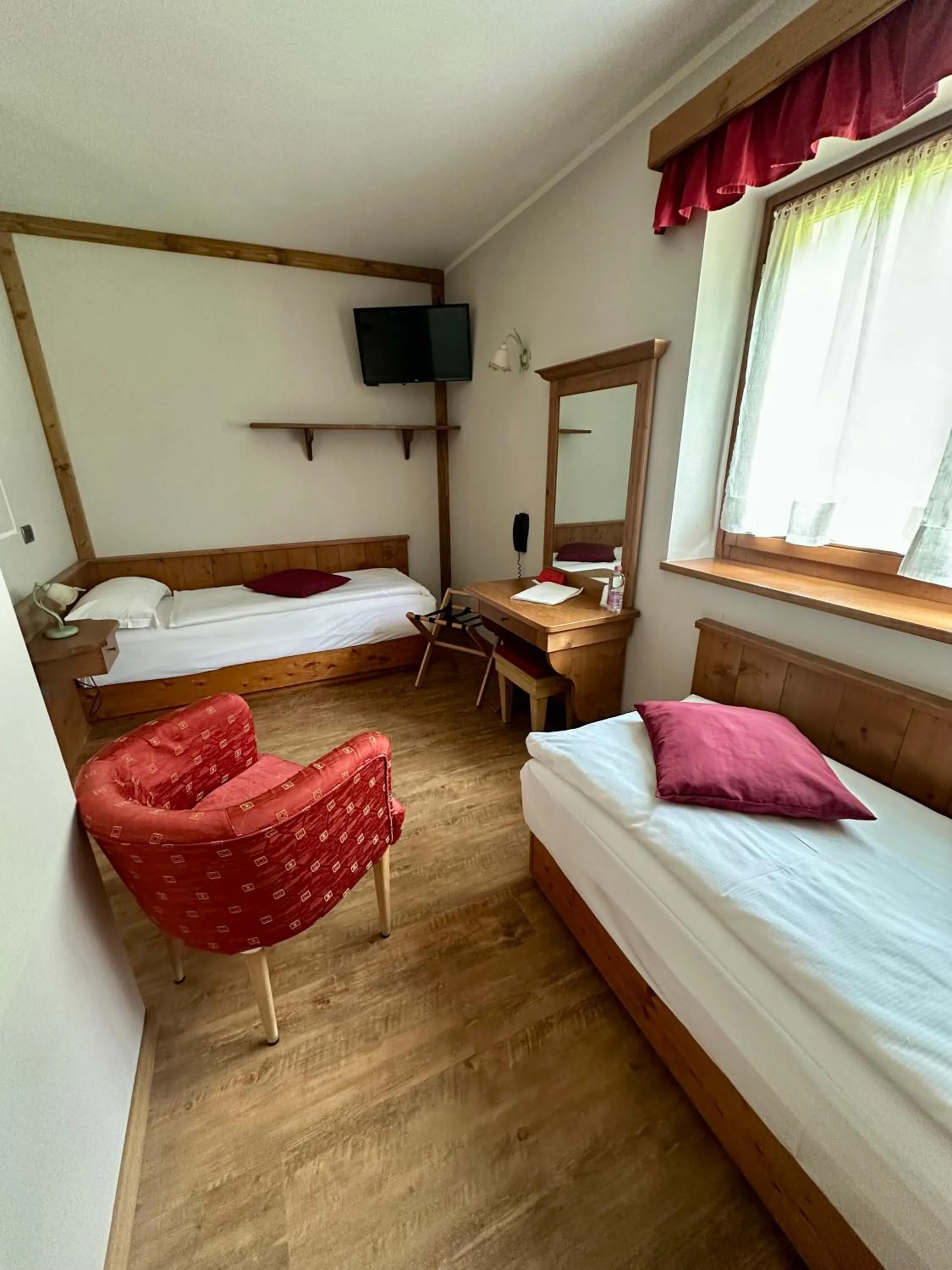 Bed in Hotel Garnì Il Cirmolo