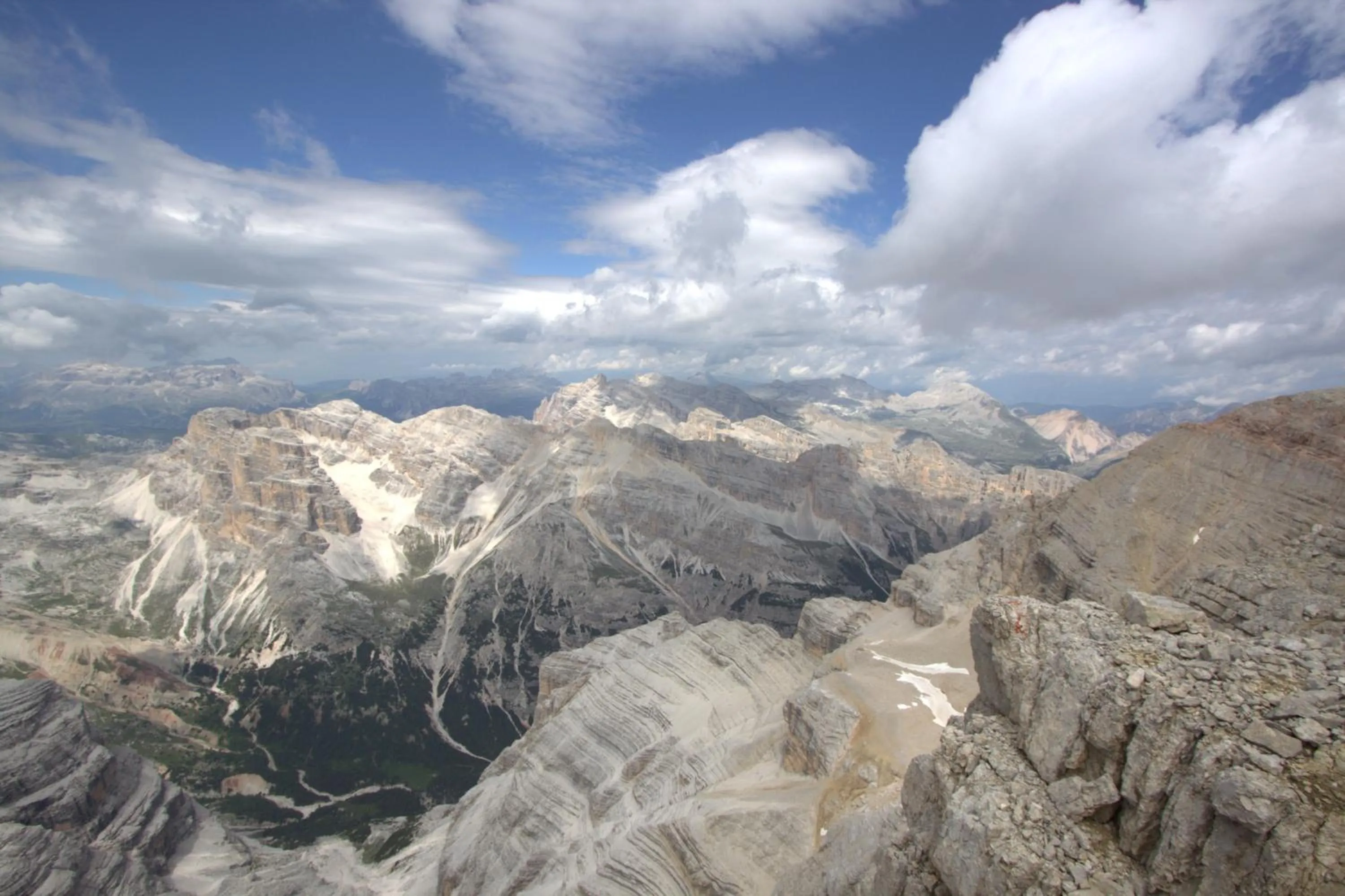 Natural landscape in Hotel Garnì Il Cirmolo