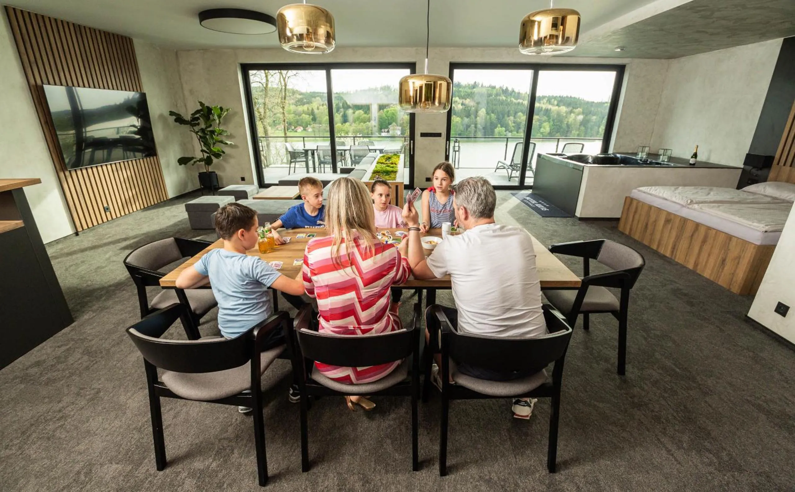 People in Hotel Kras