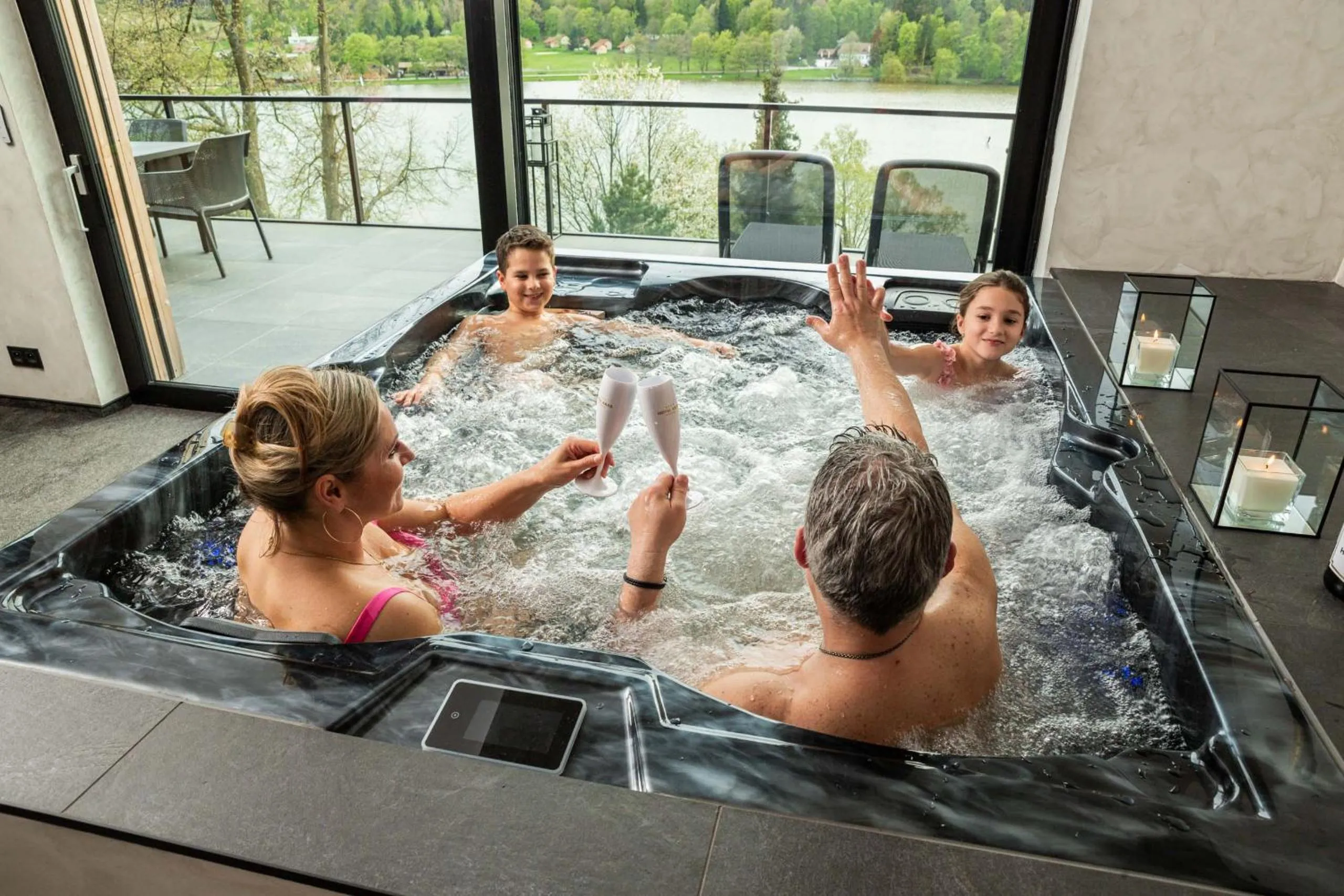 People in Hotel Kras