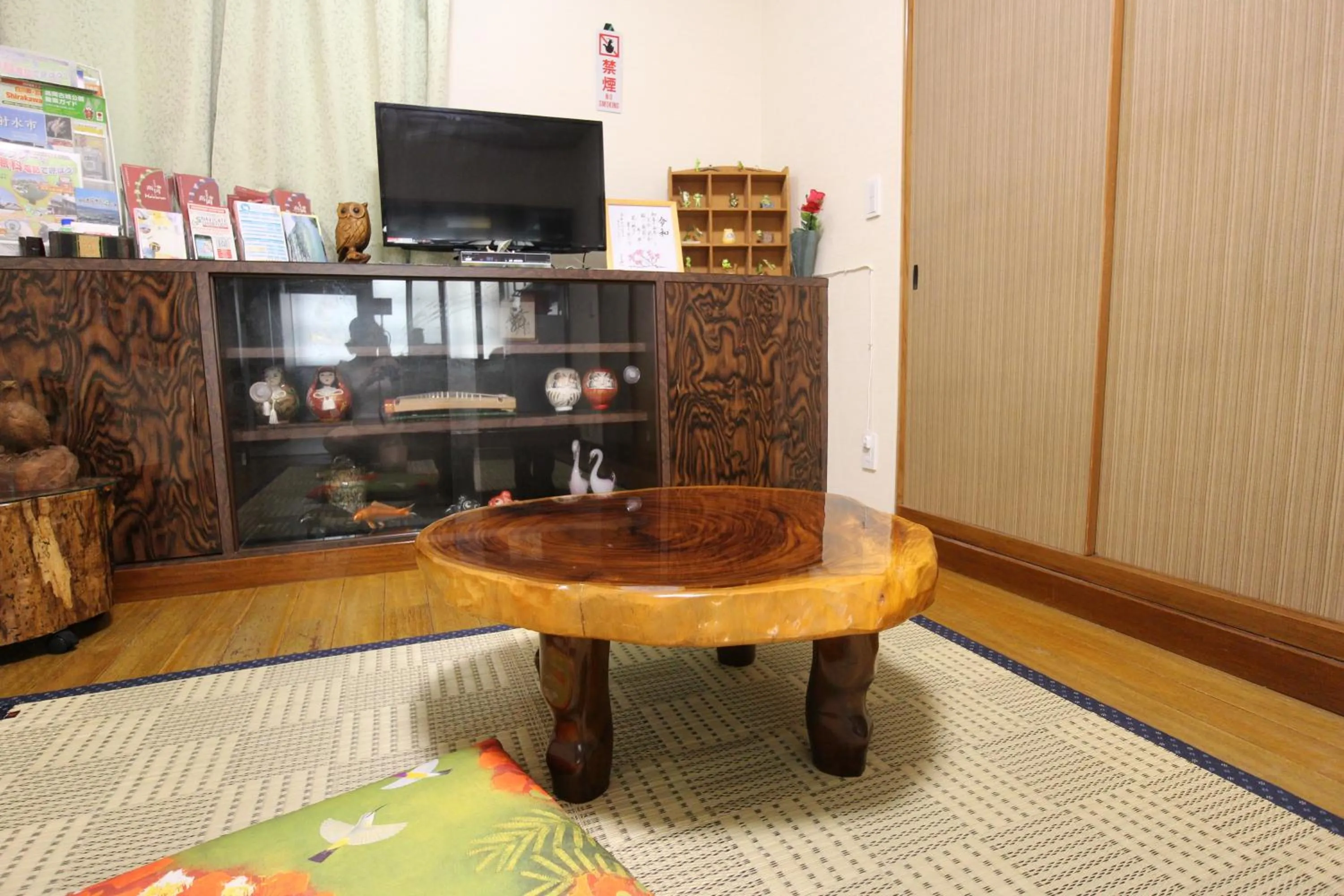 Communal lounge/ TV room in Maidohaya Fukutatei