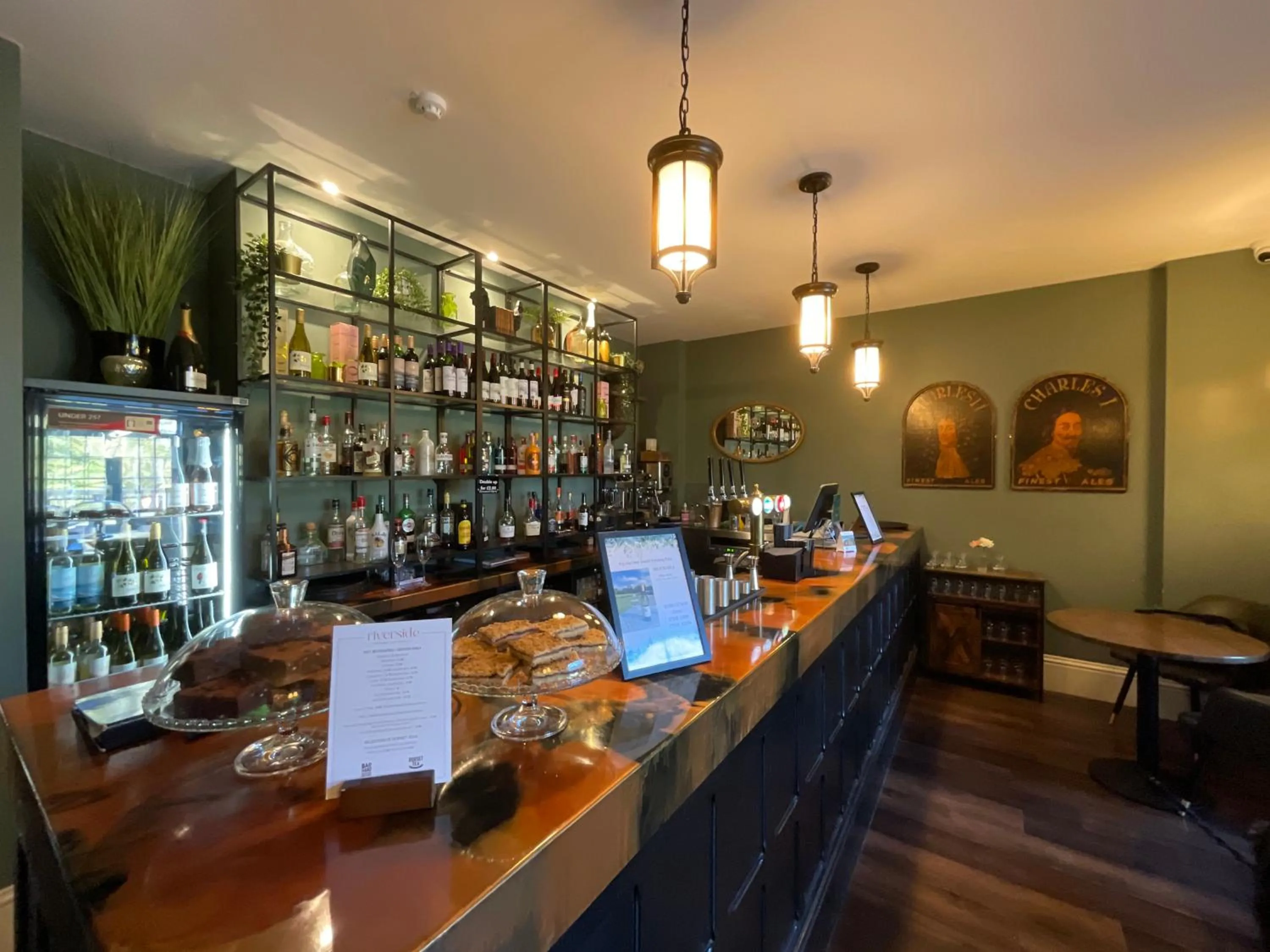 Lounge or bar in The Riverside