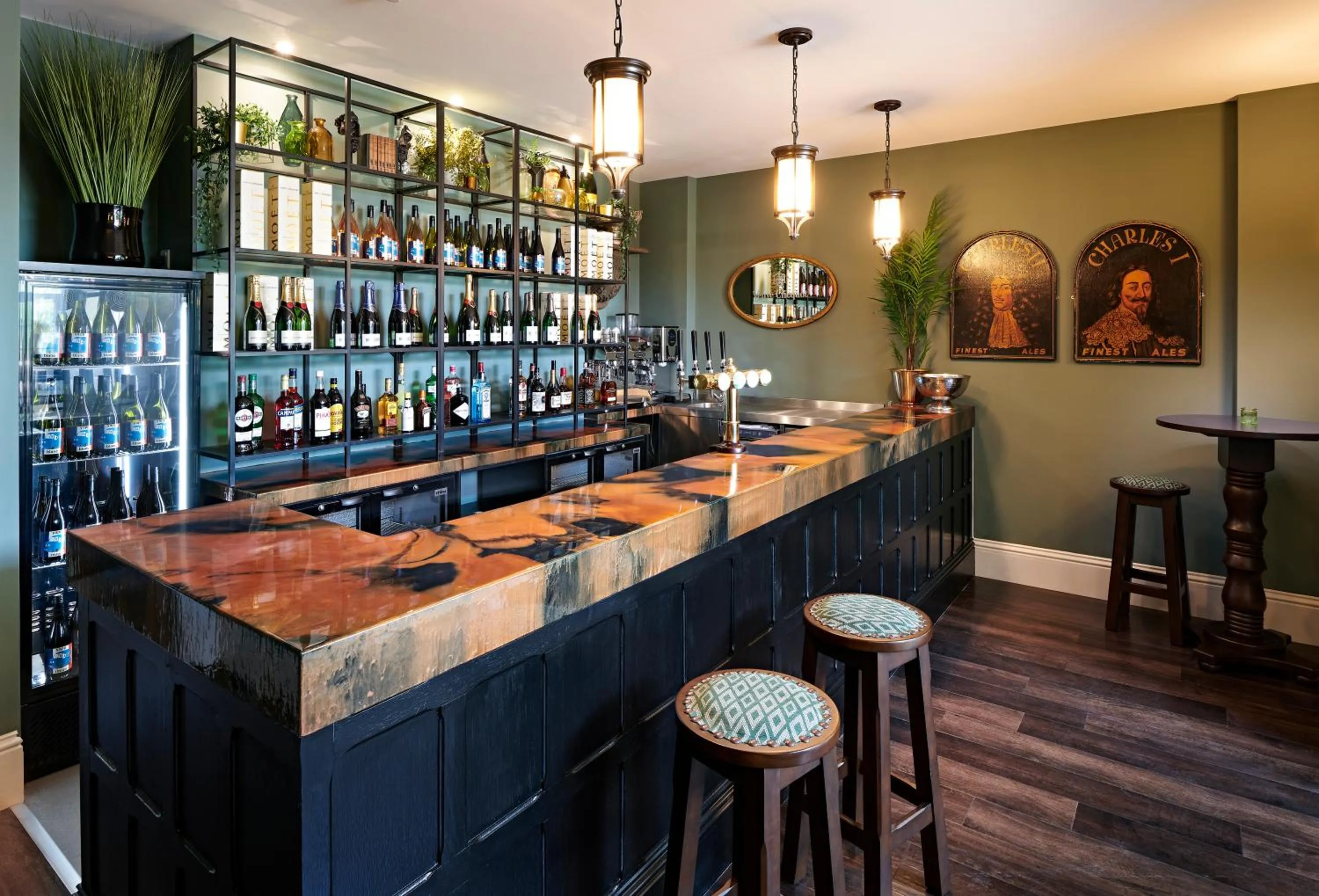 Lounge or bar in The Riverside