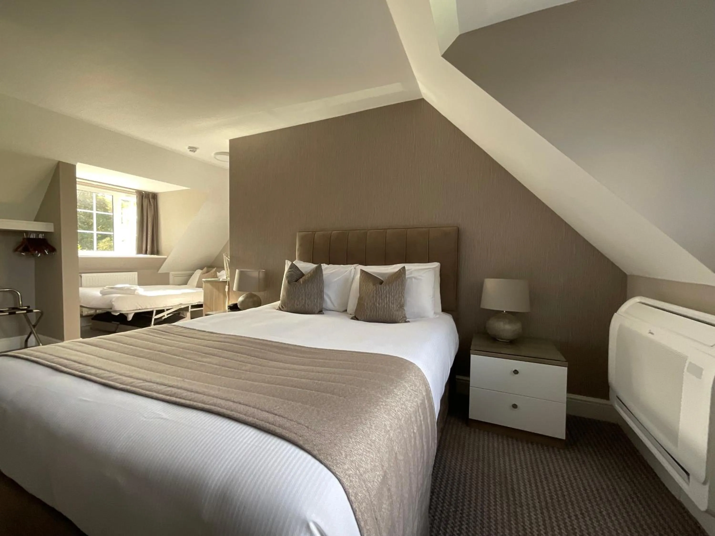 Photo of the whole room, Bed in The Riverside