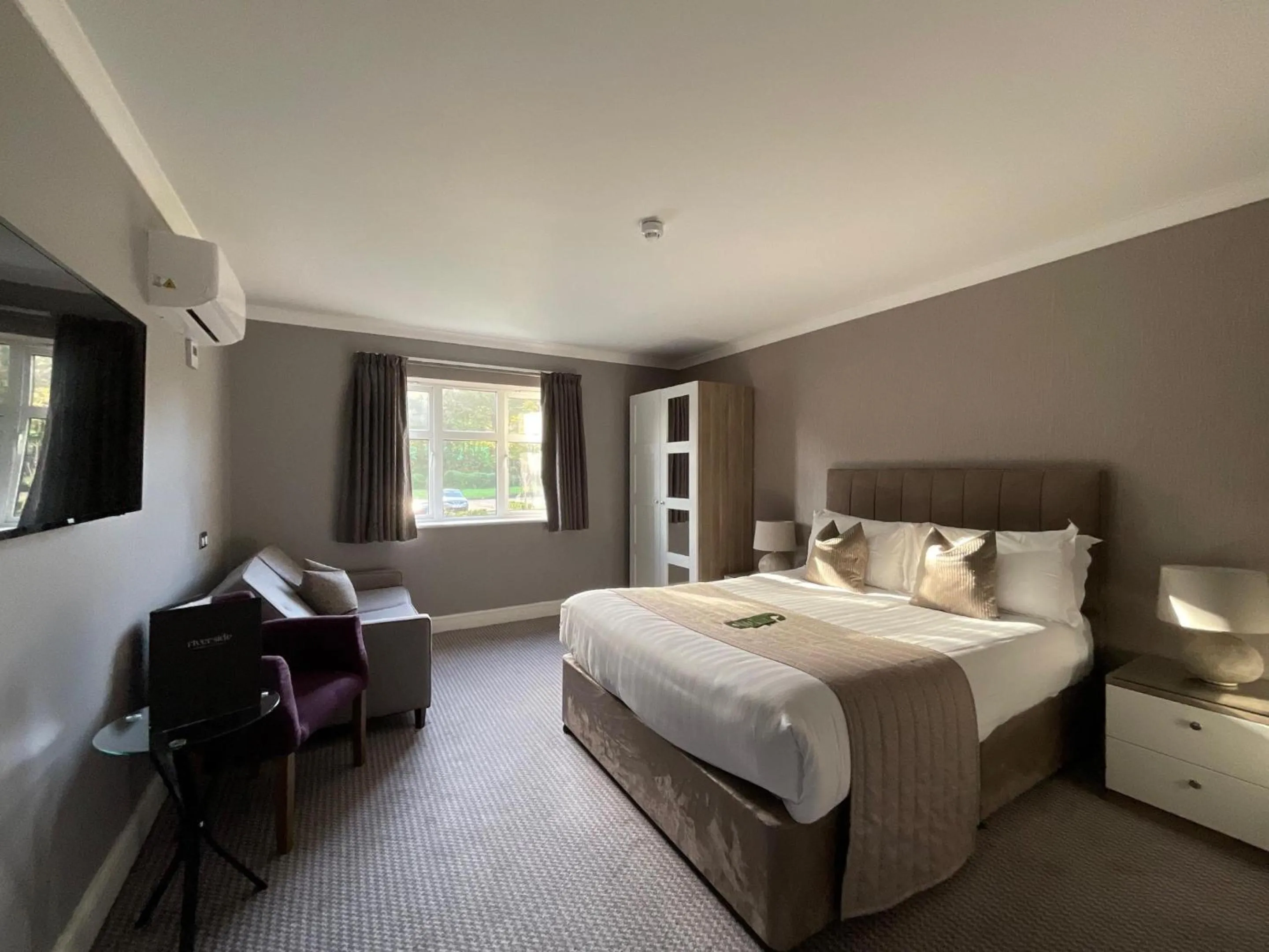 Bedroom, Bed in The Riverside