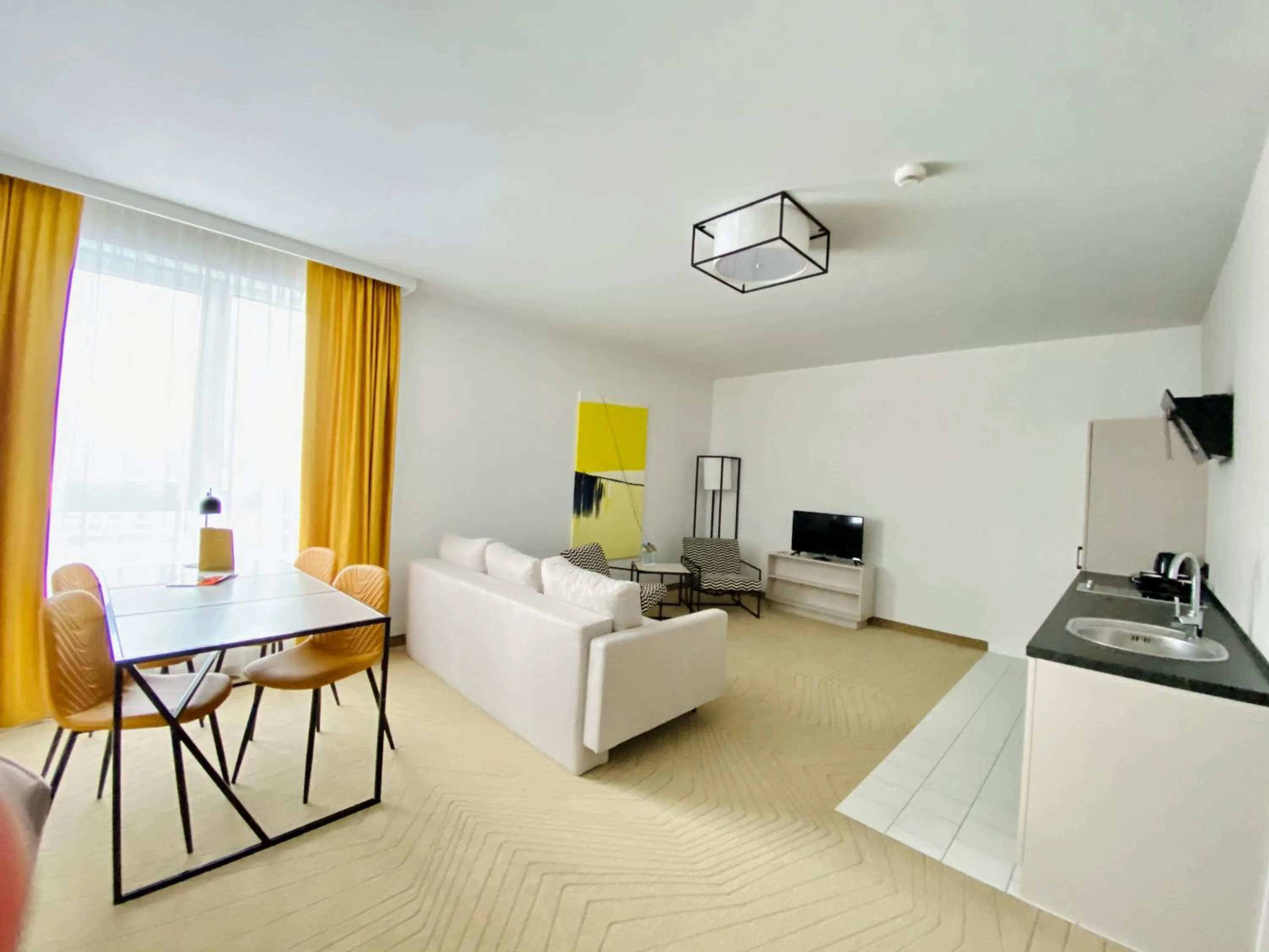 Kitchen or kitchenette in Arche Hotel Krakowska