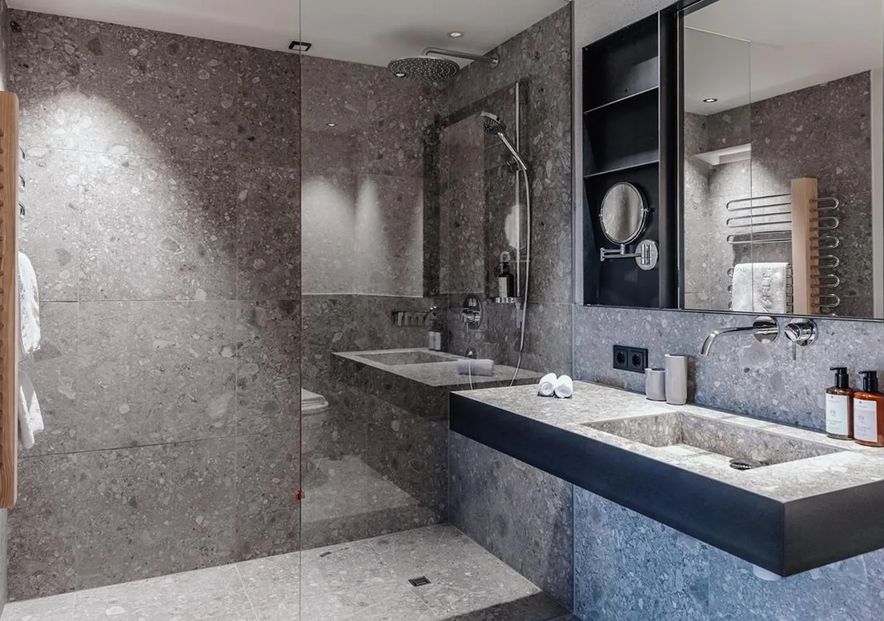 Shower in Alpenstern Genießerhotel