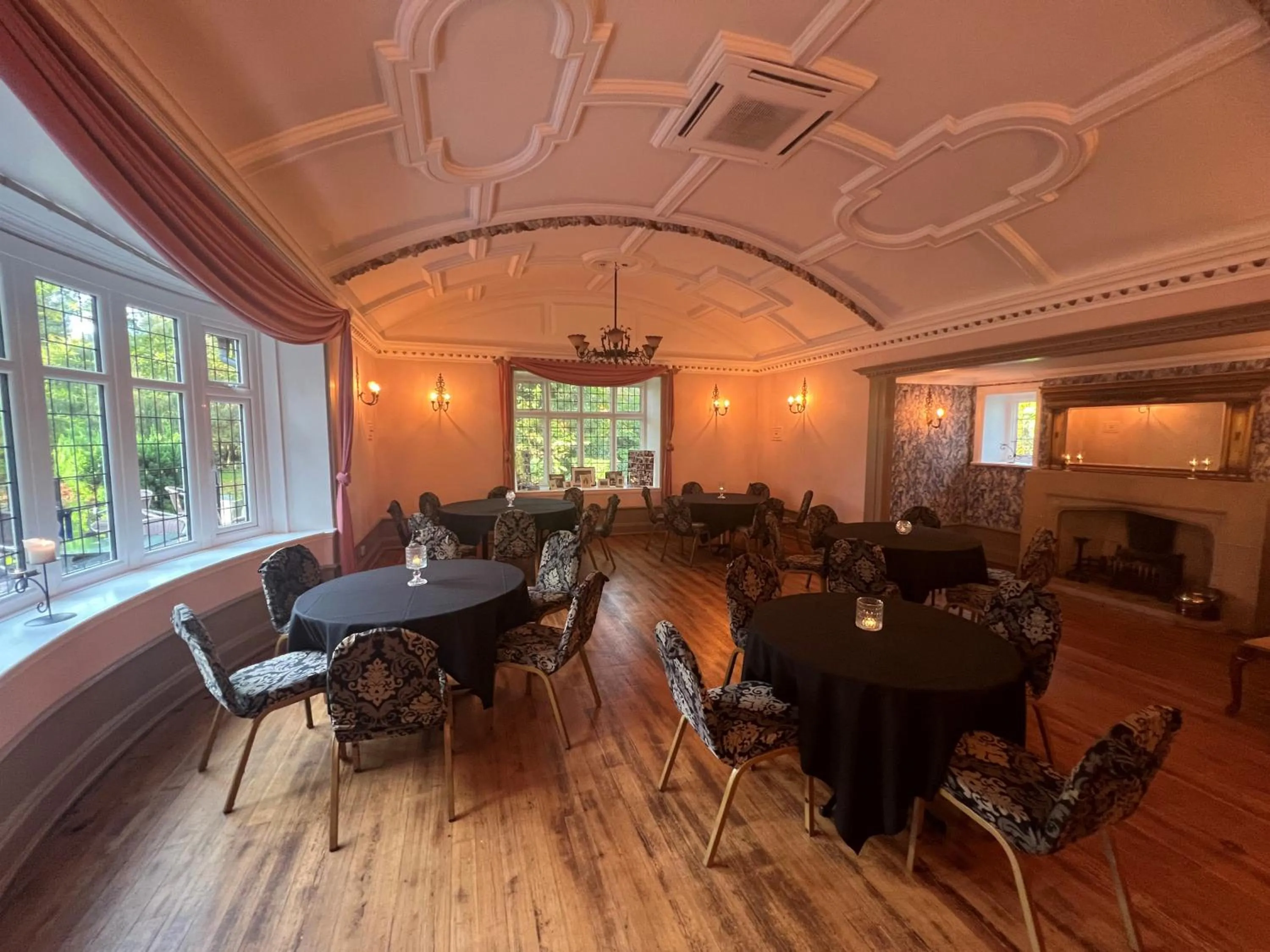 Meeting/conference room in Brook Hall Hotel