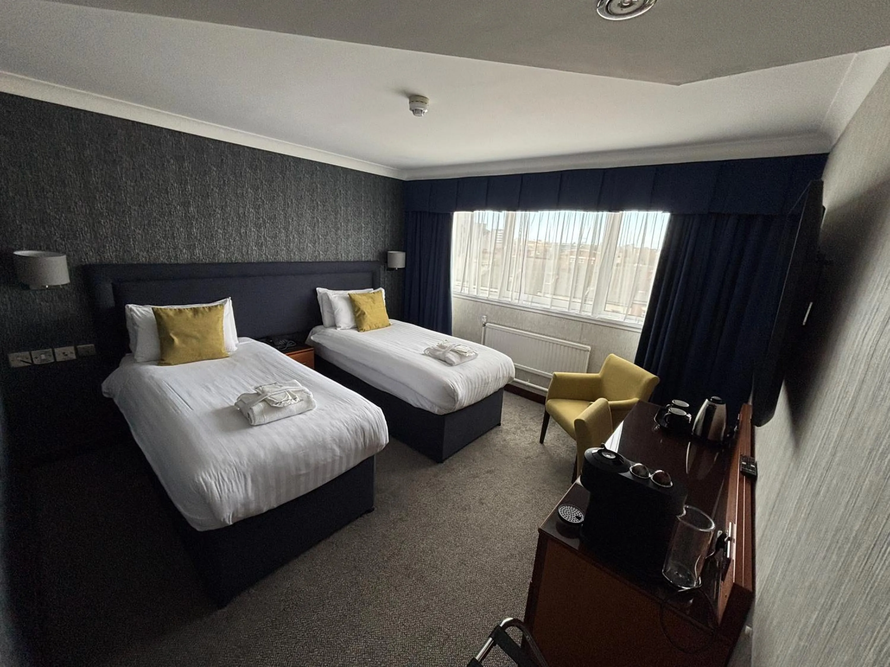 Bedroom, Bed in The Liner at Liverpool