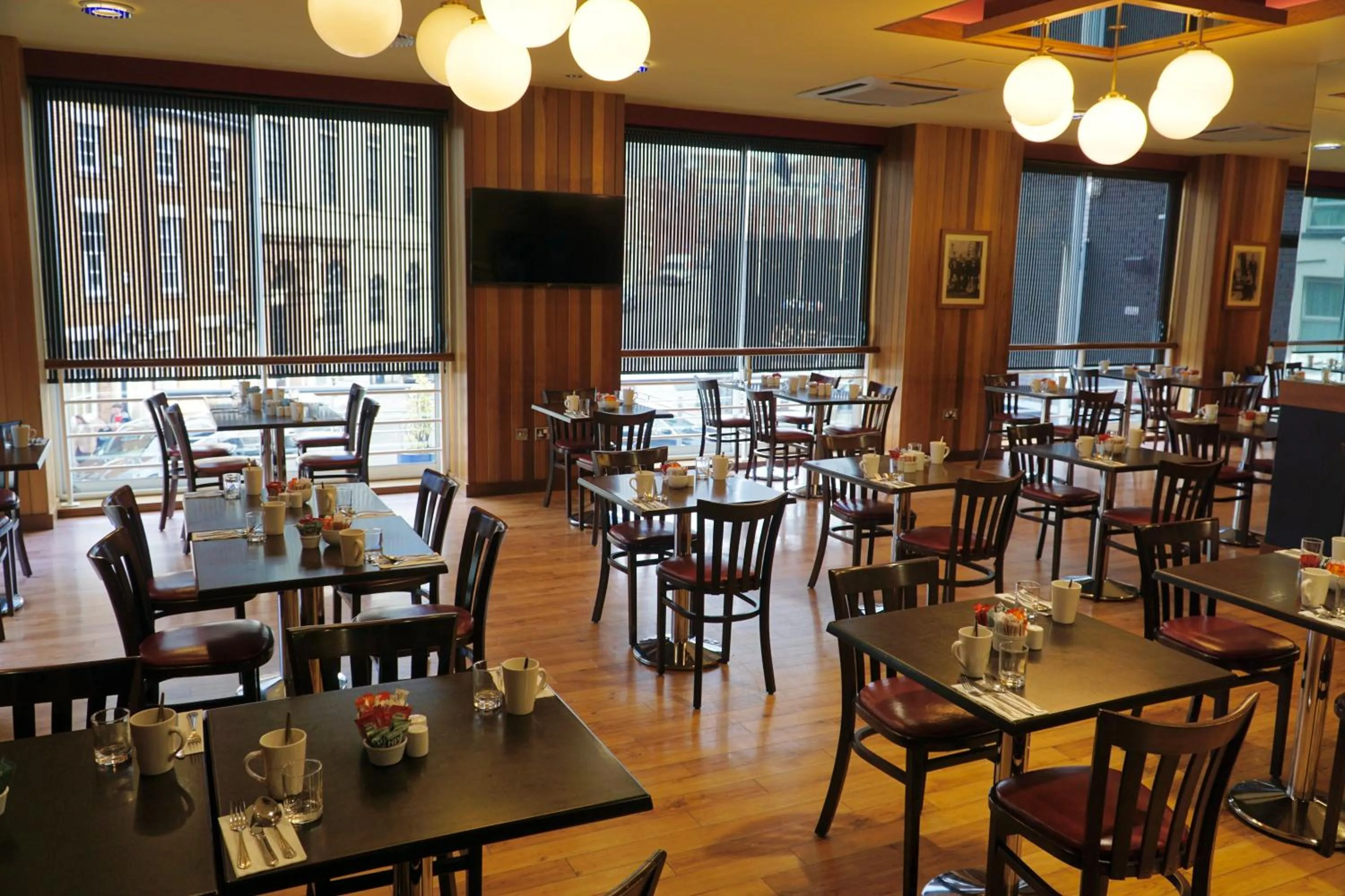 Breakfast in The Liner at Liverpool