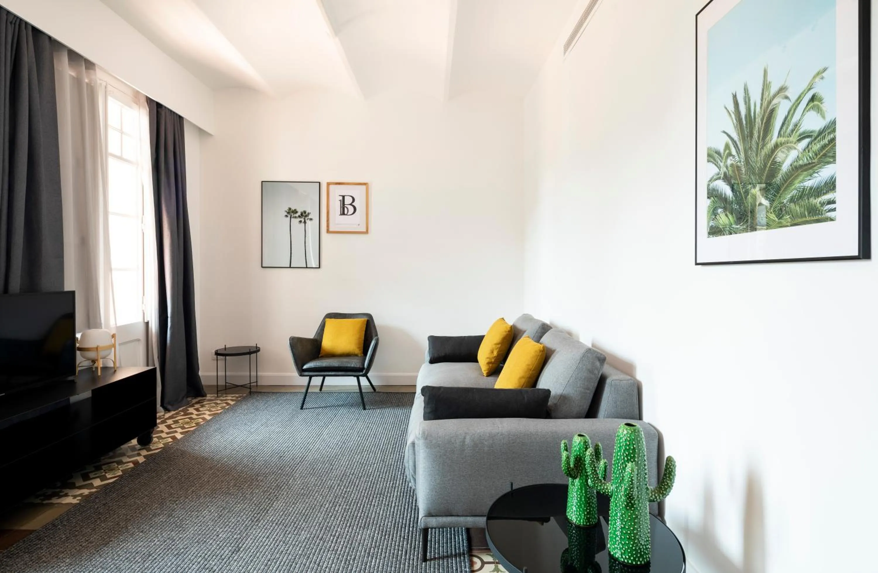 TV and multimedia in Aspasios Sagrada Familia Apartments