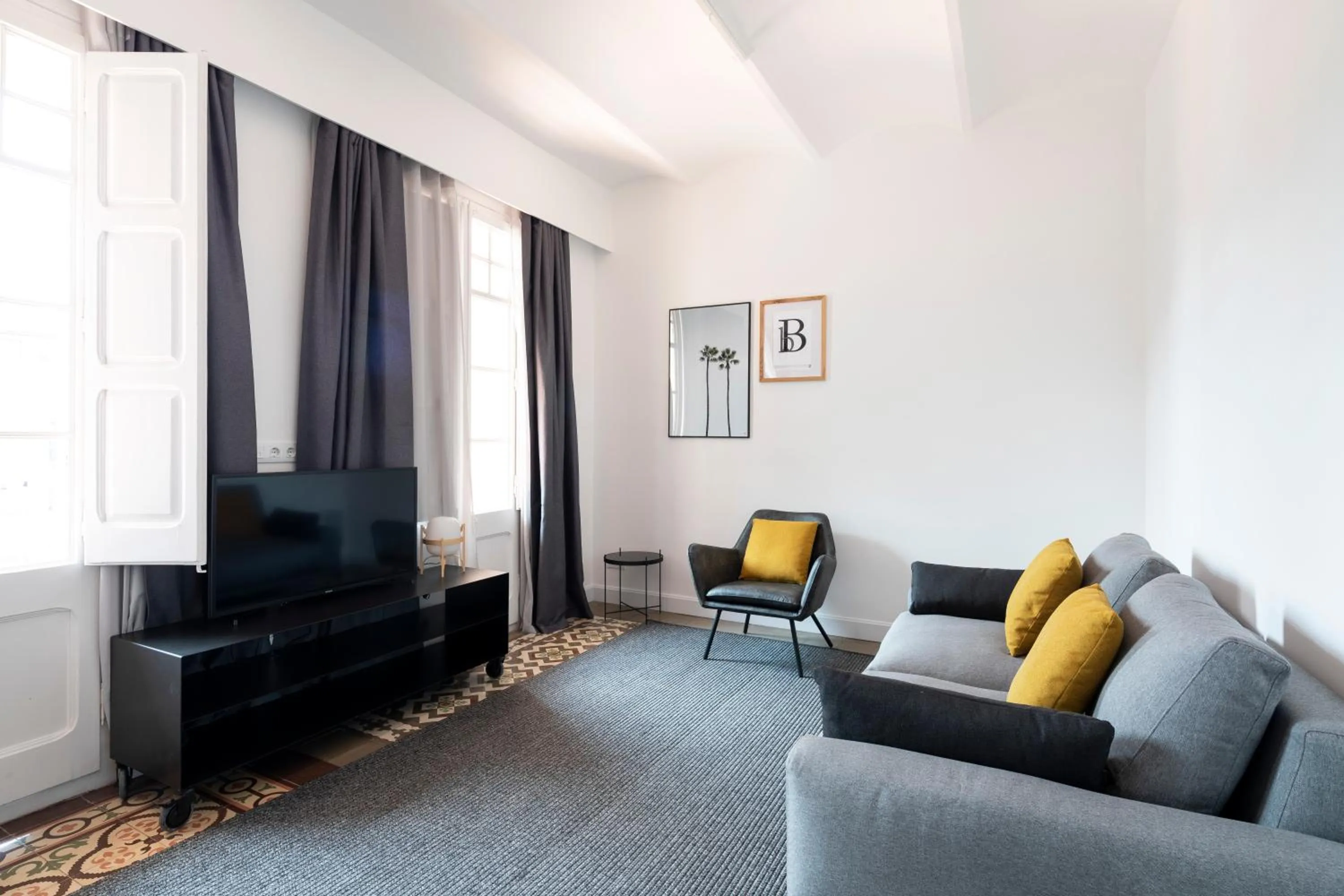 TV and multimedia in Aspasios Sagrada Familia Apartments