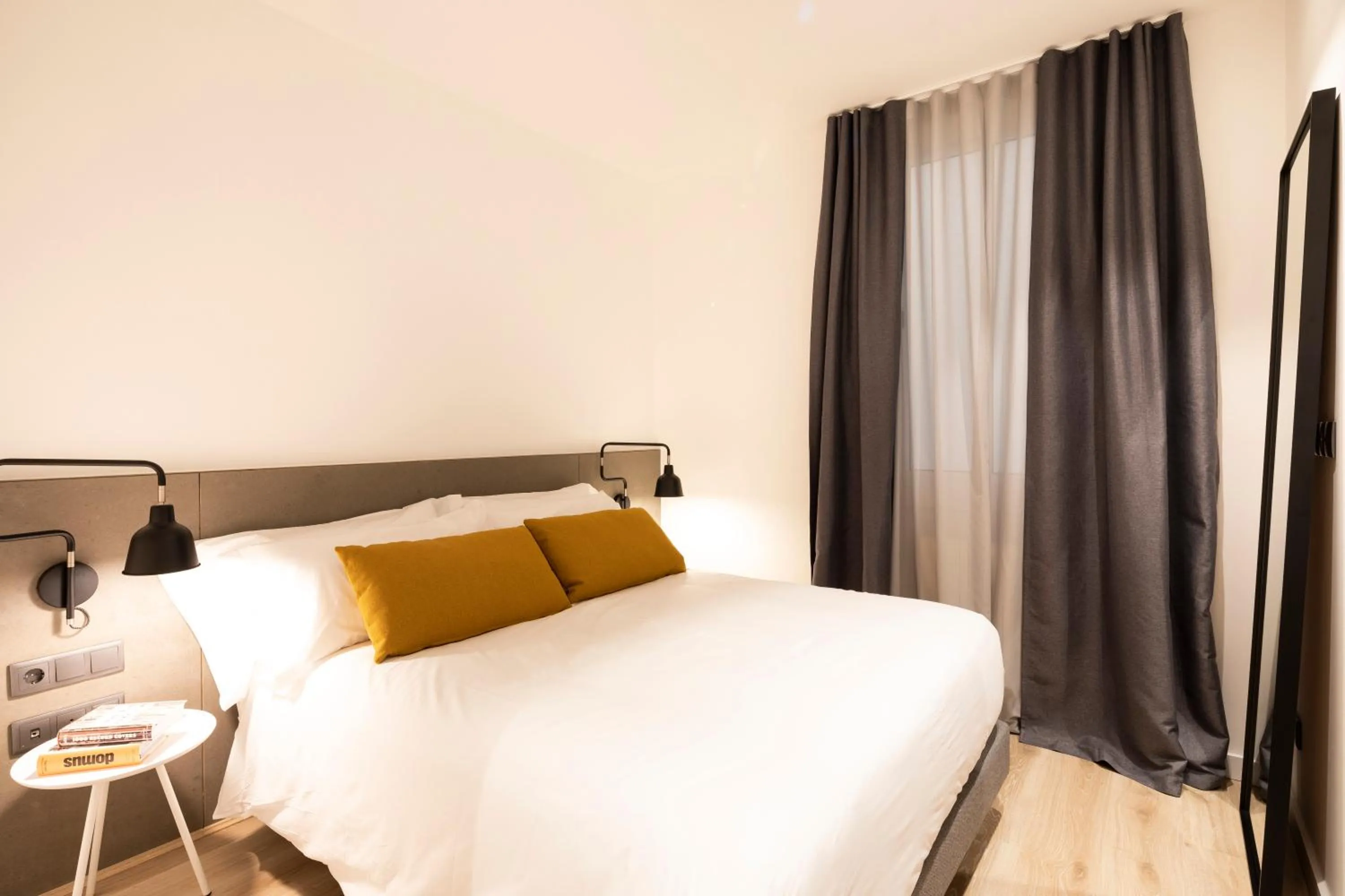 Bed in Aspasios Sagrada Familia Apartments