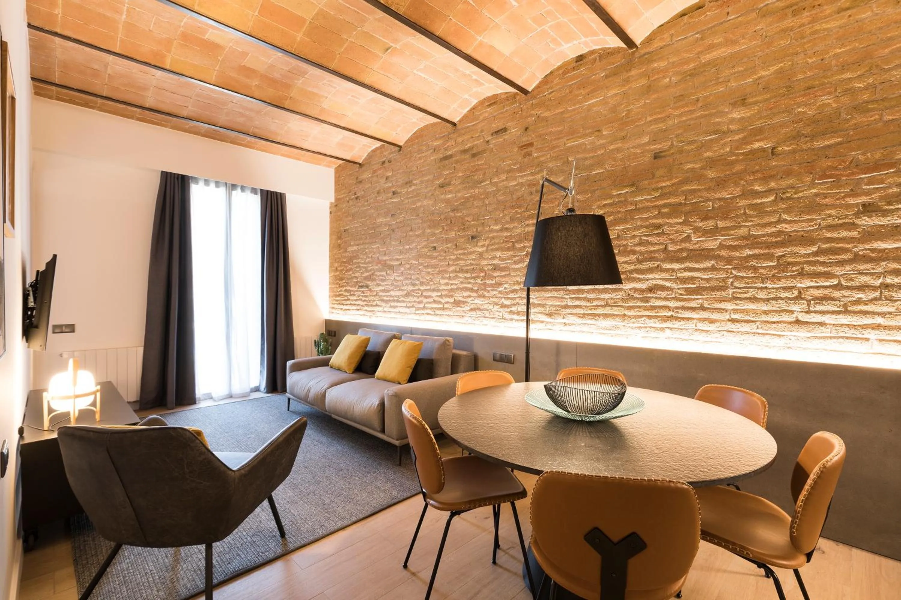 TV and multimedia in Aspasios Sagrada Familia Apartments