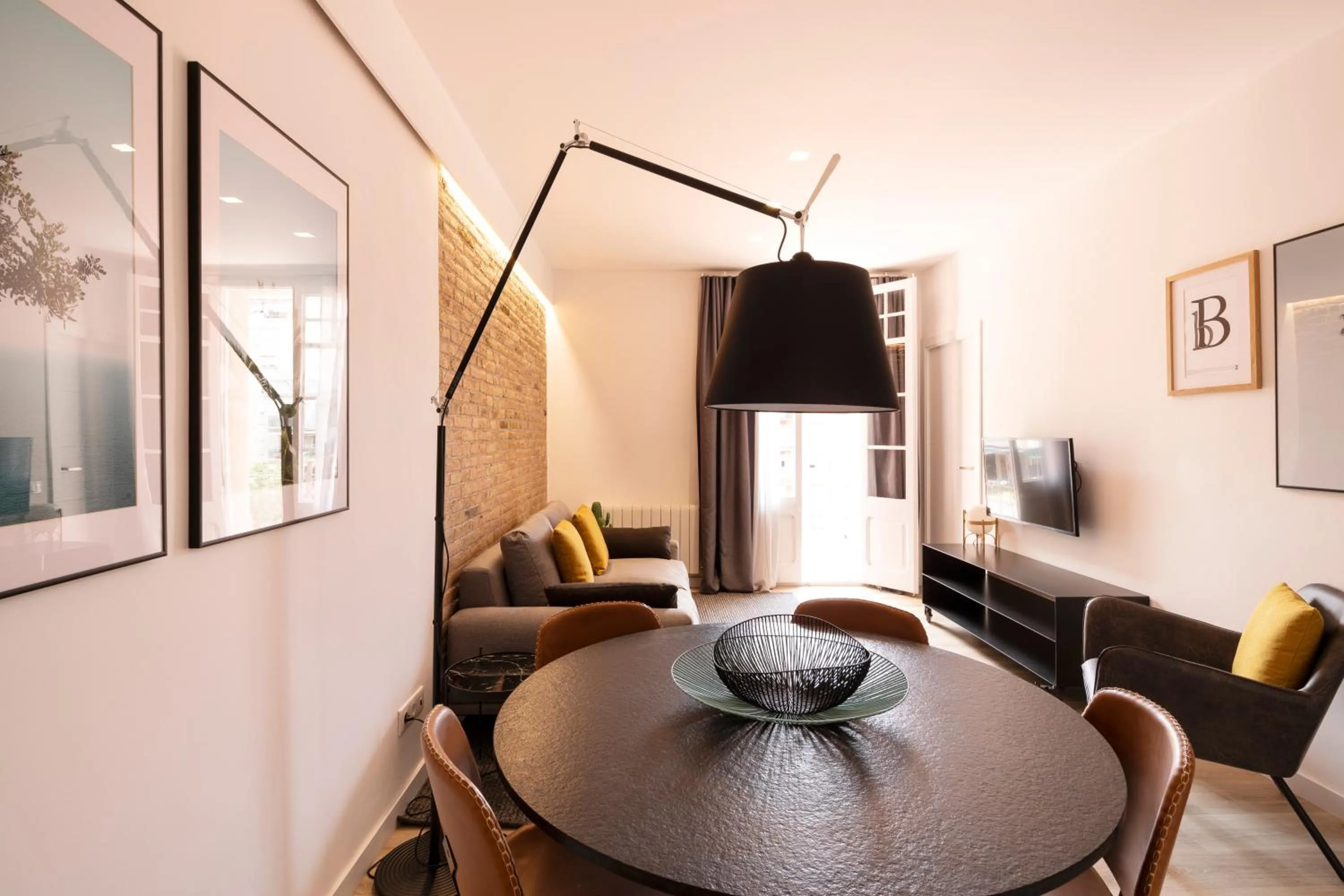 TV and multimedia in Aspasios Sagrada Familia Apartments