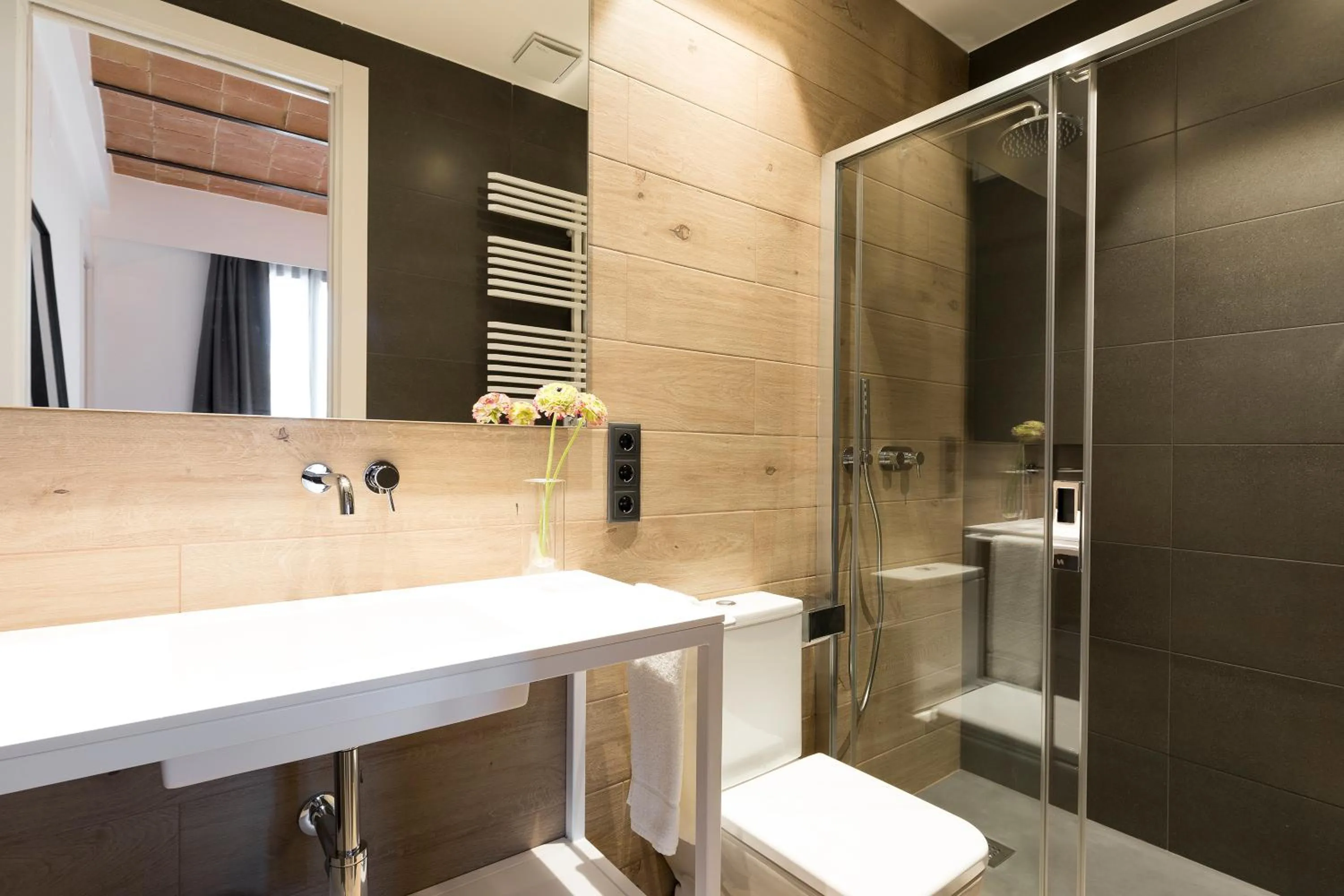 Shower in Aspasios Sagrada Familia Apartments