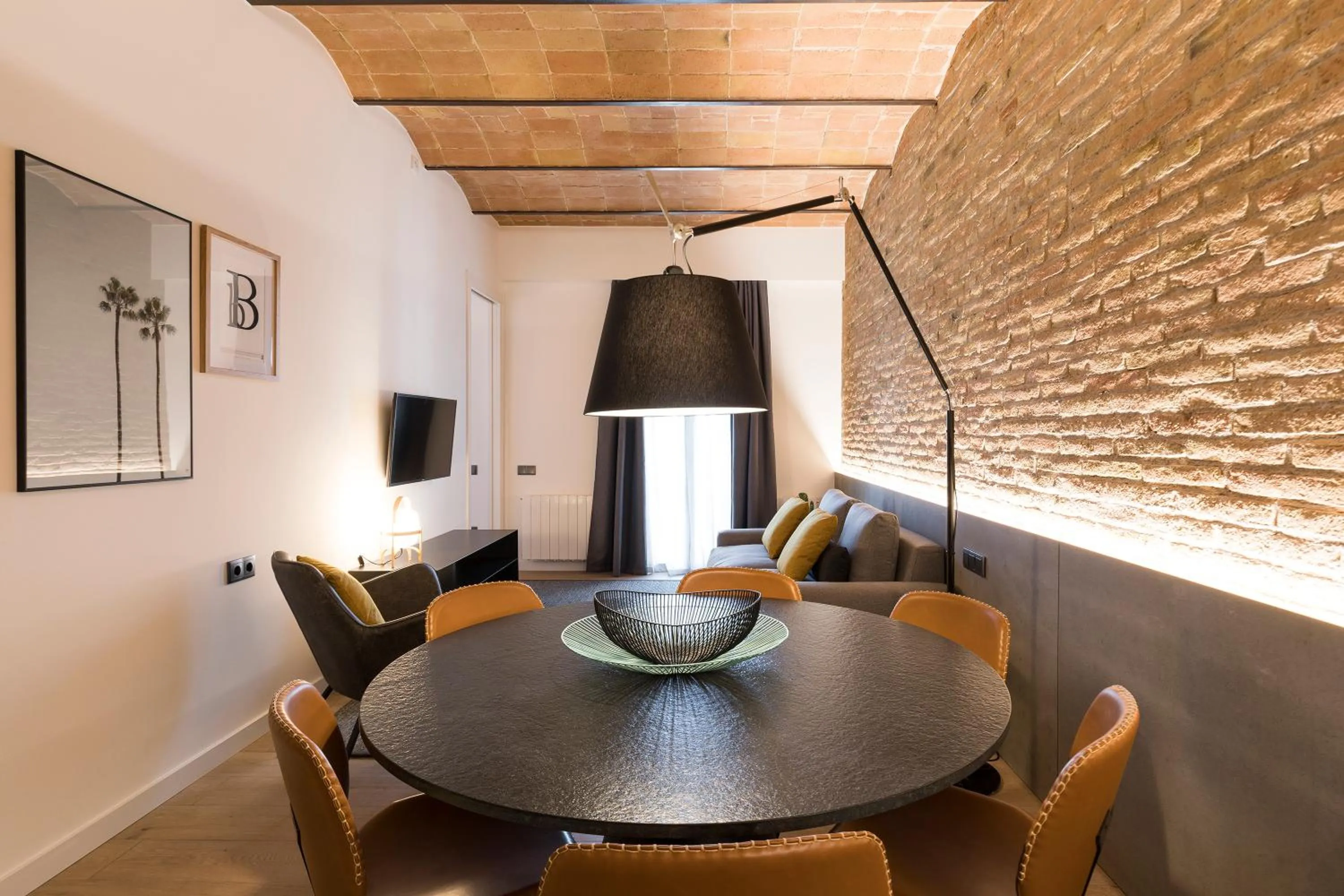 TV and multimedia in Aspasios Sagrada Familia Apartments