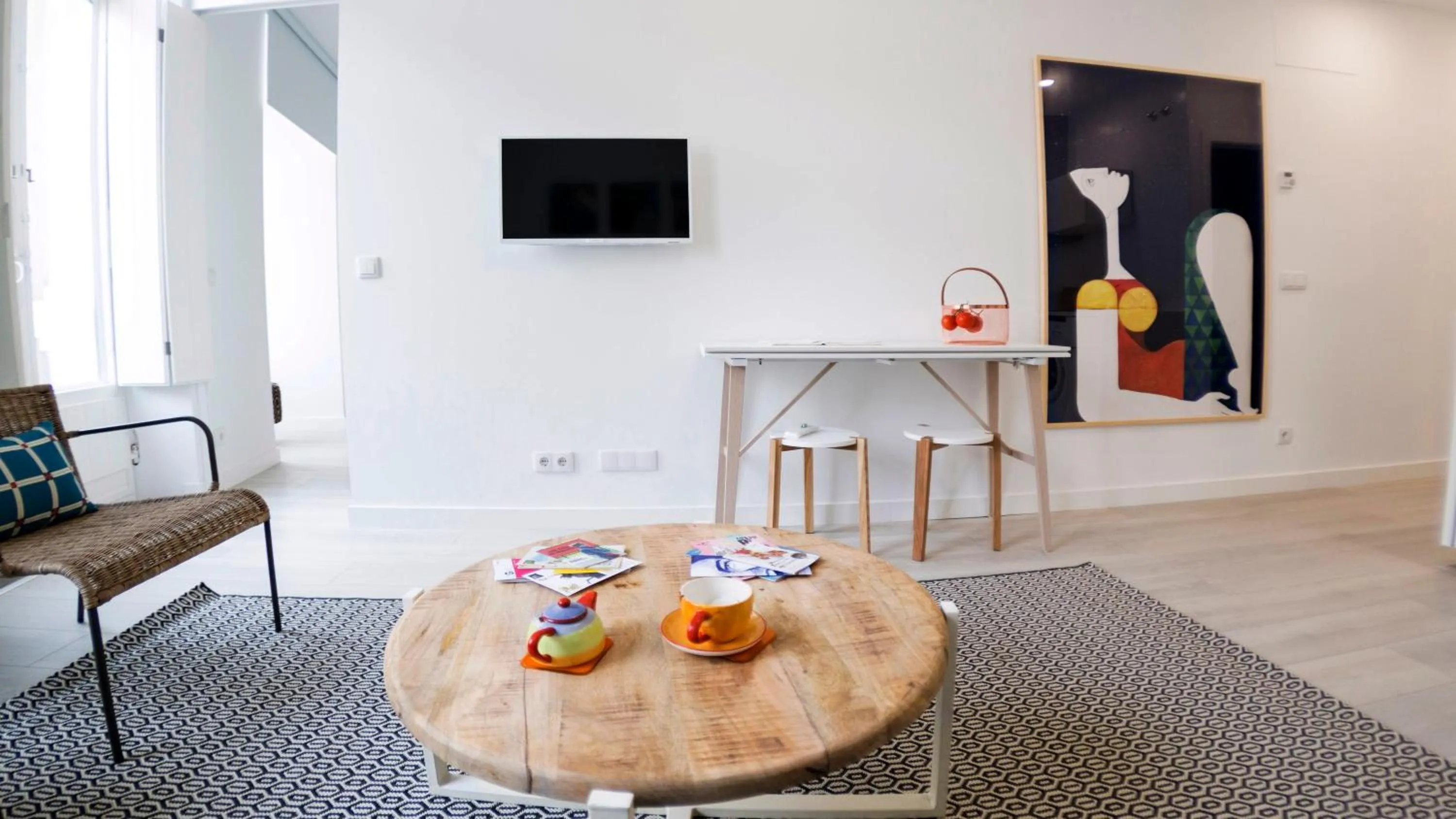 Living room, TV/Entertainment Center in El Faro de Pepa by Como en Casa