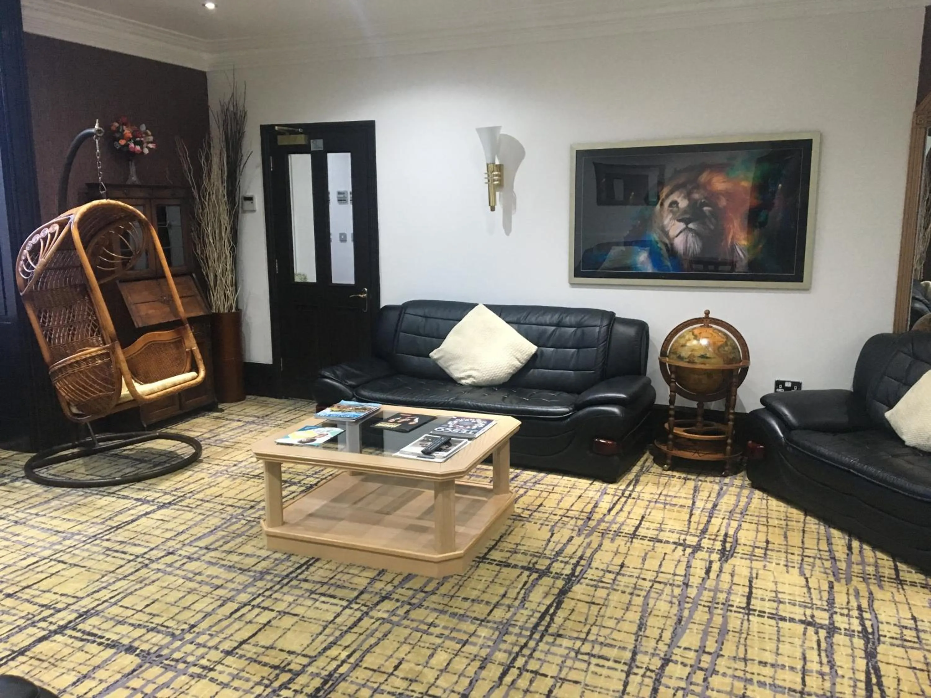 Communal lounge/ TV room in Harefield Manor Hotel