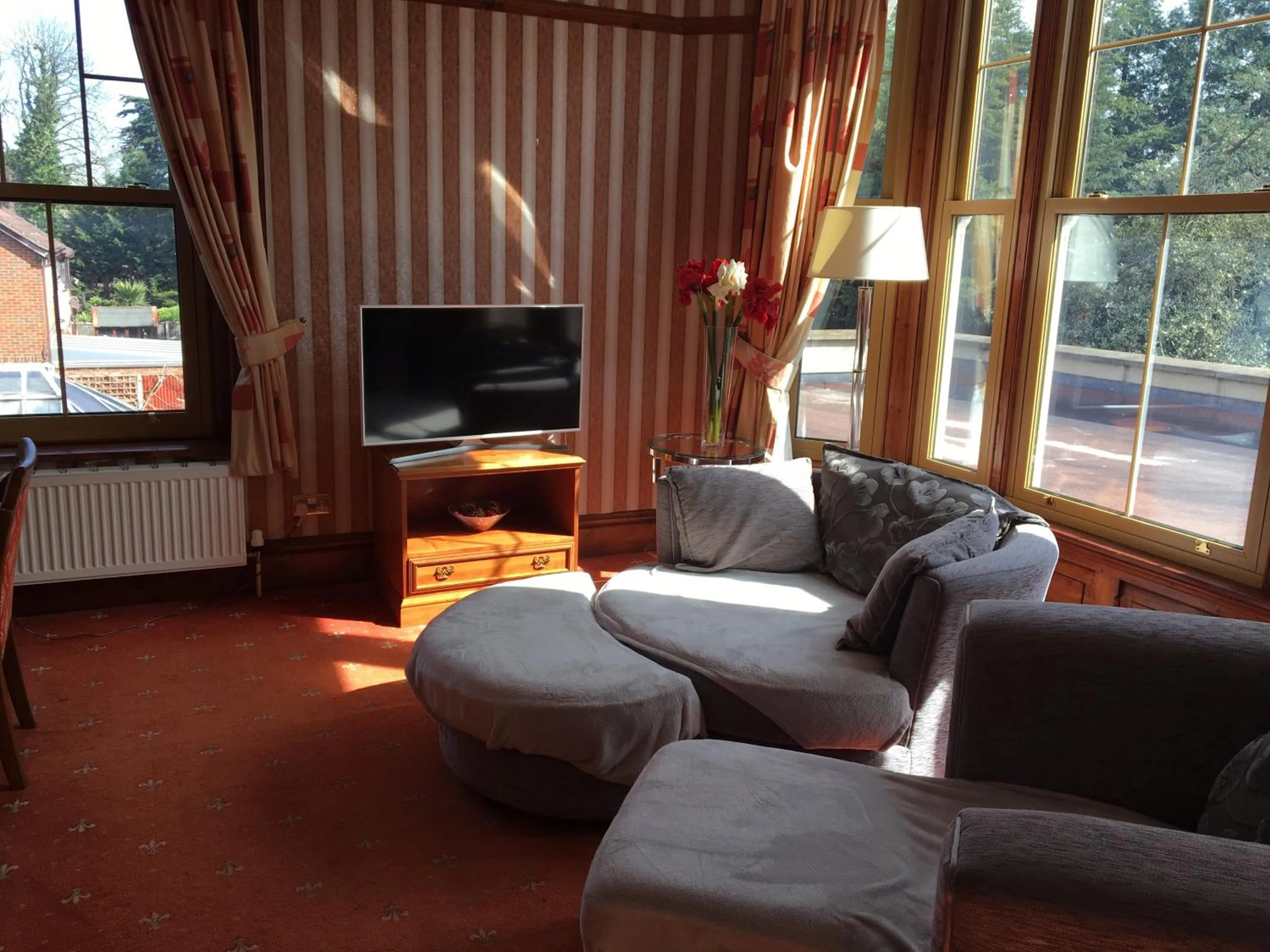 Seating area in Harefield Manor Hotel