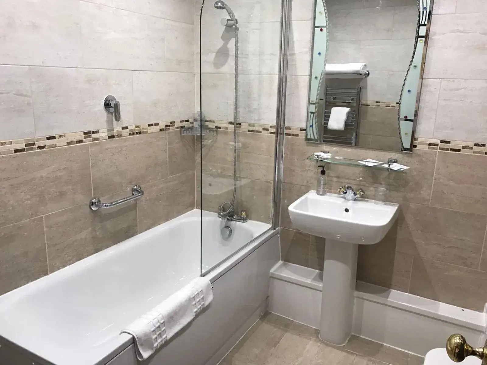 King Suite in Harefield Manor Hotel King Suite in Harefield Manor Hotel