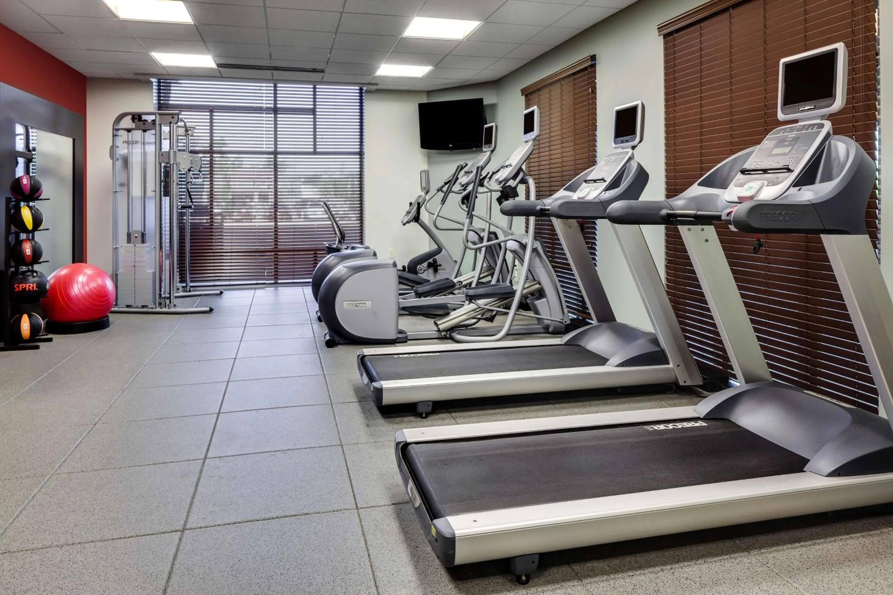 Fitness centre/facilities in Hilton Garden Inn Manhattan Kansas
