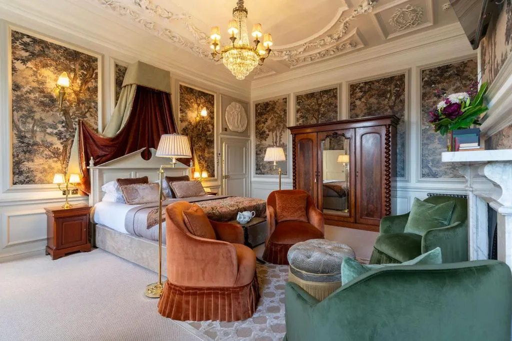 Bed in The Royal Hotel