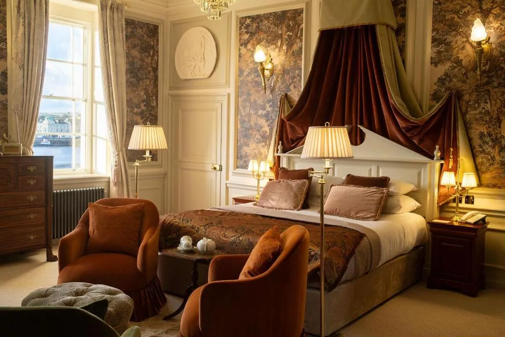 Bed in The Royal Hotel