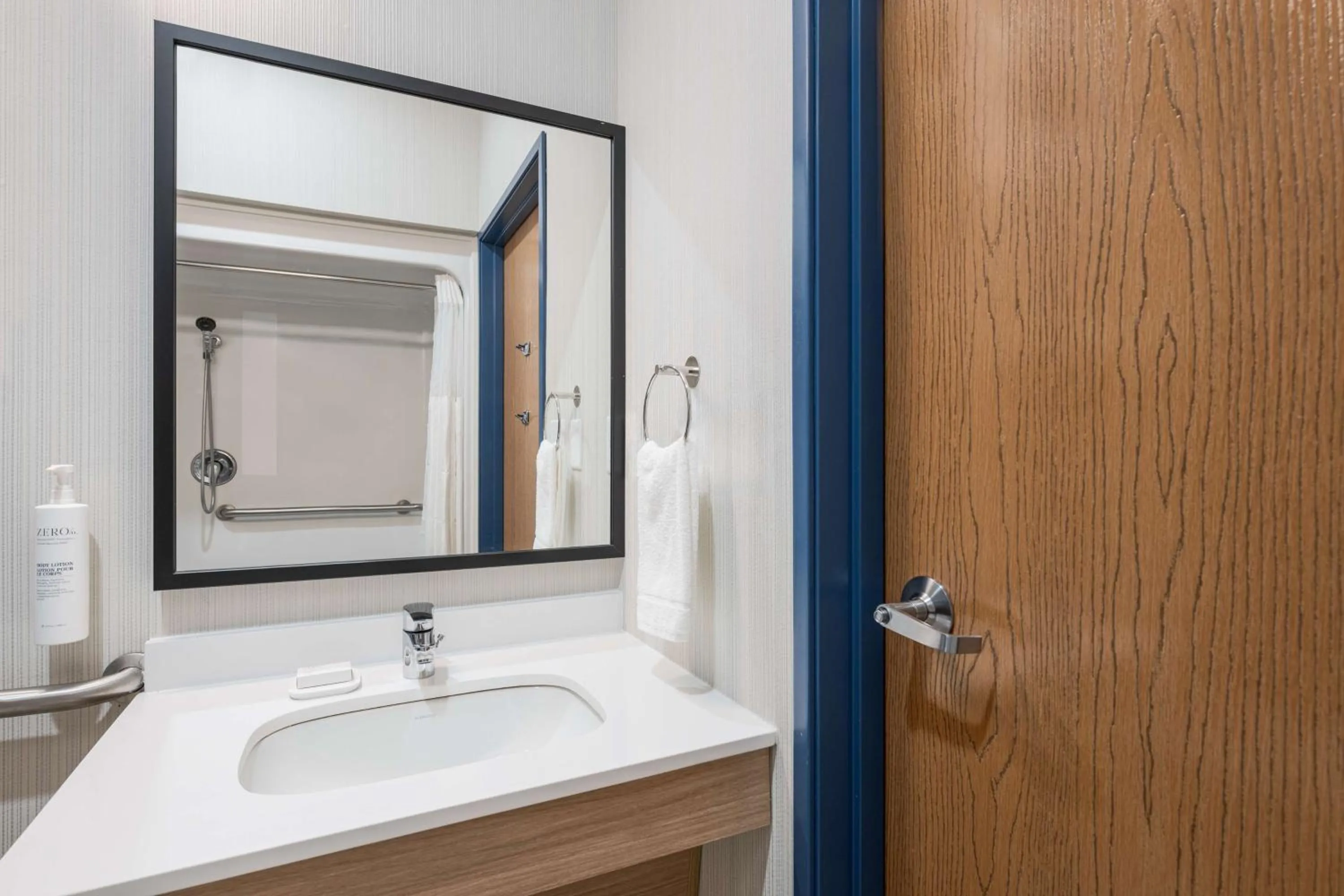 Bathroom in Spark by Hilton Dumas